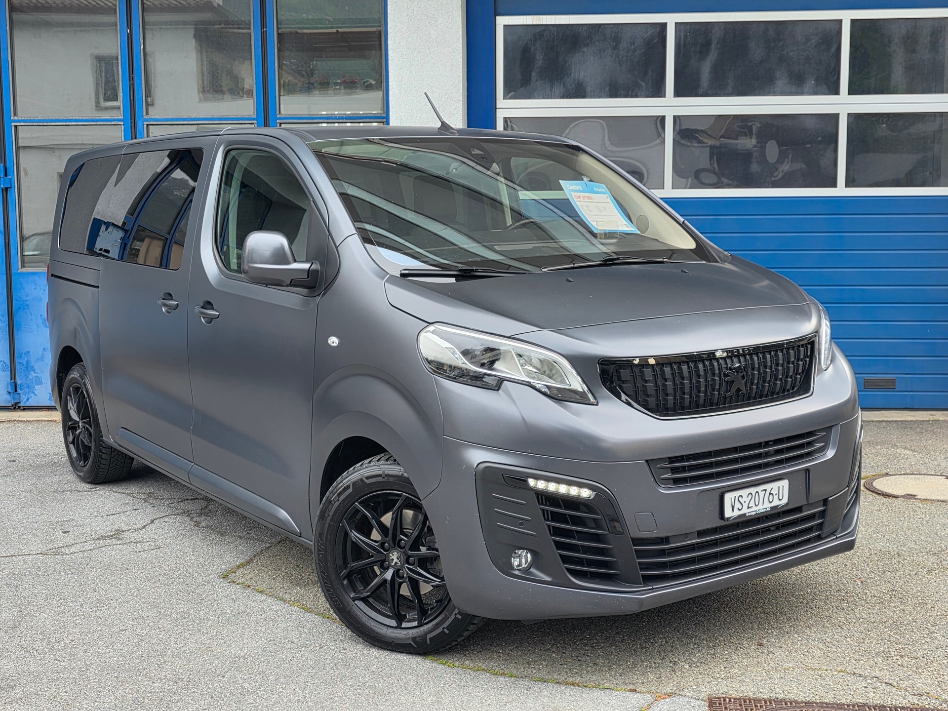 PEUGEOT Traveller 2.0 BlueHDi Business VIP Standard EAT-image-6