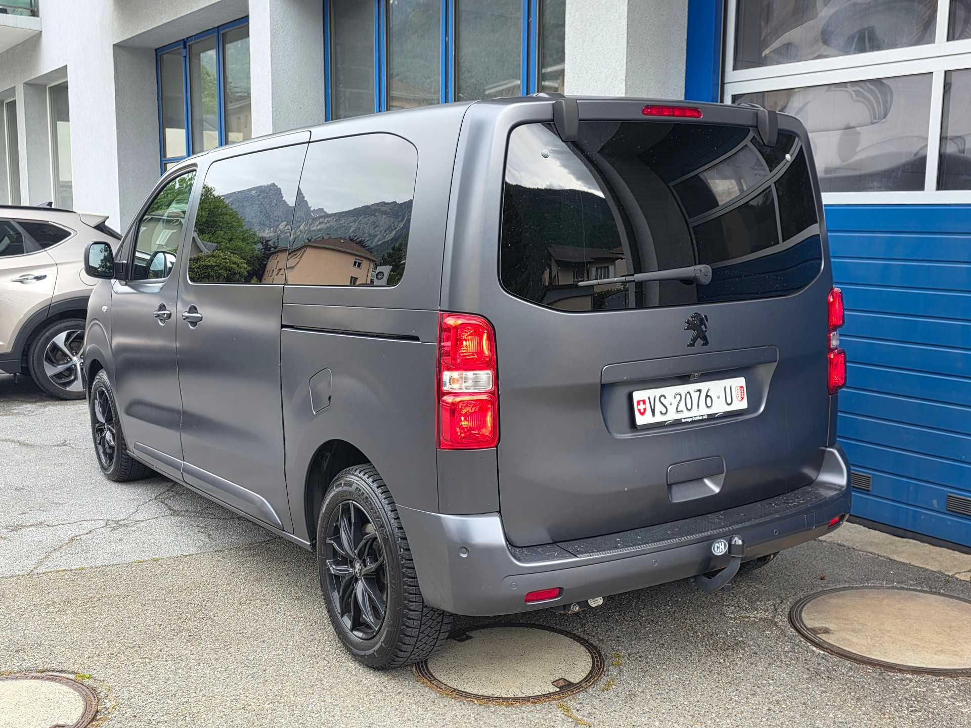 PEUGEOT Traveller 2.0 BlueHDi Business VIP Standard EAT-showroom-element-3