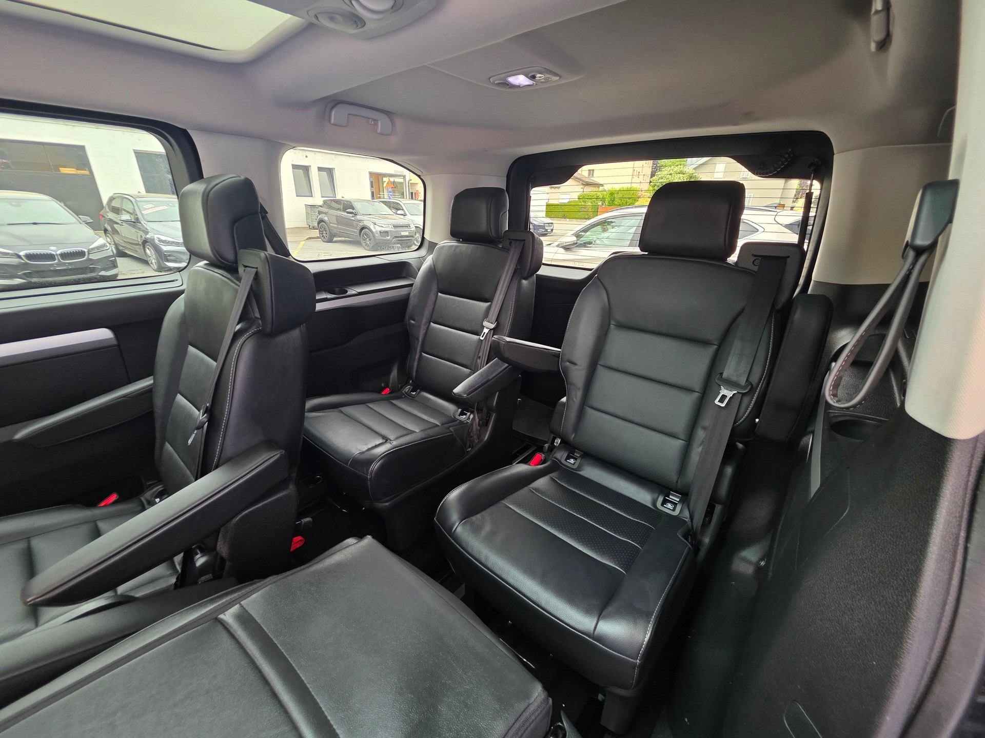 PEUGEOT Traveller 2.0 BlueHDi Business VIP Standard EAT-image-22