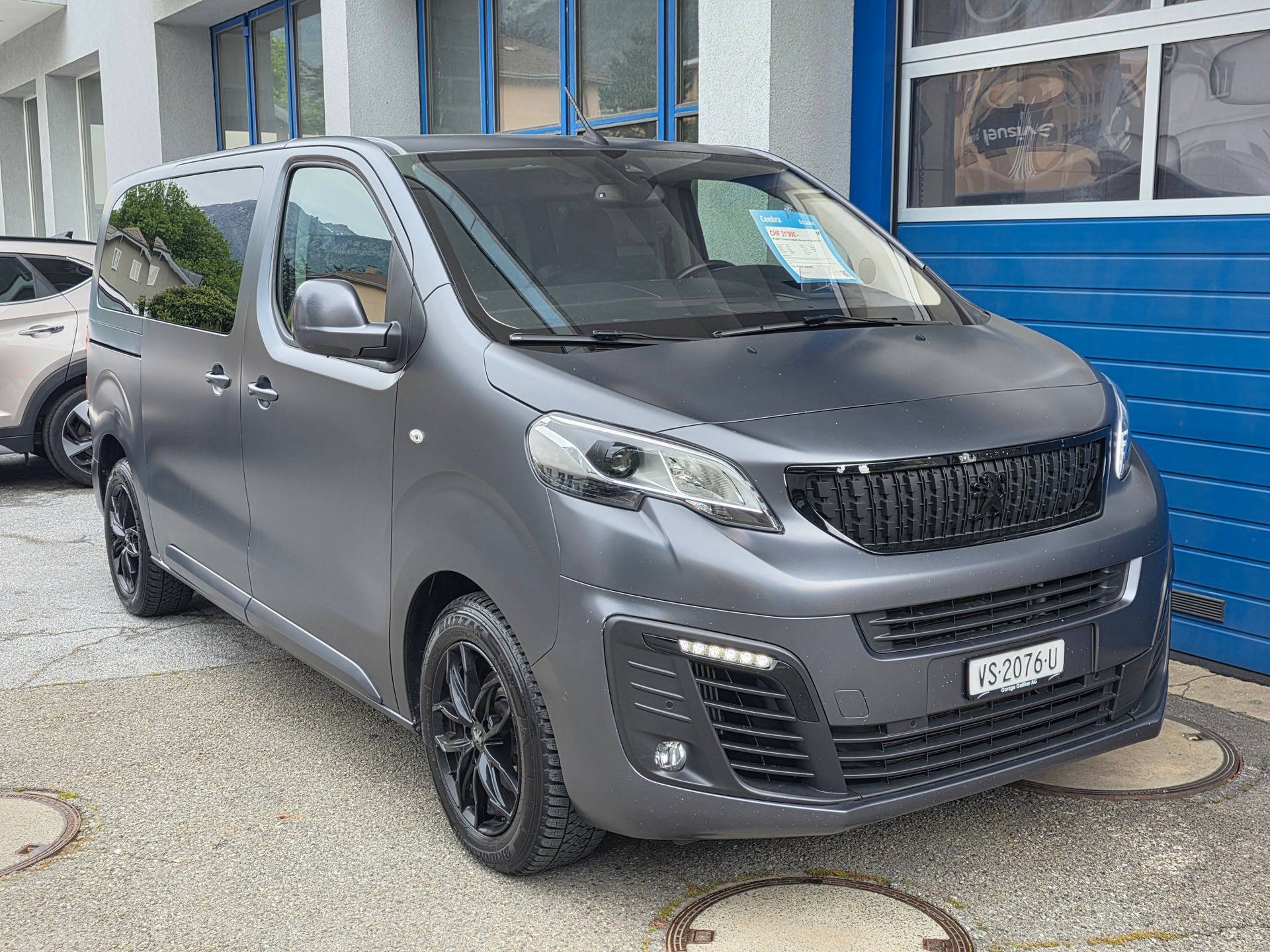 PEUGEOT Traveller 2.0 BlueHDi Business VIP Standard EAT-image-9