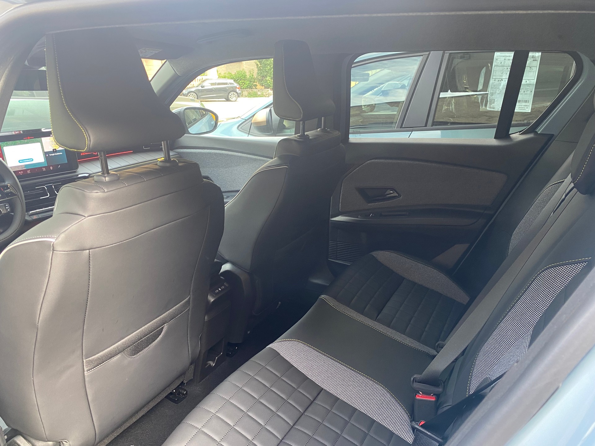 RENAULT R4 E-Tech Comfort Range 52 kWh Iconic-image-6
