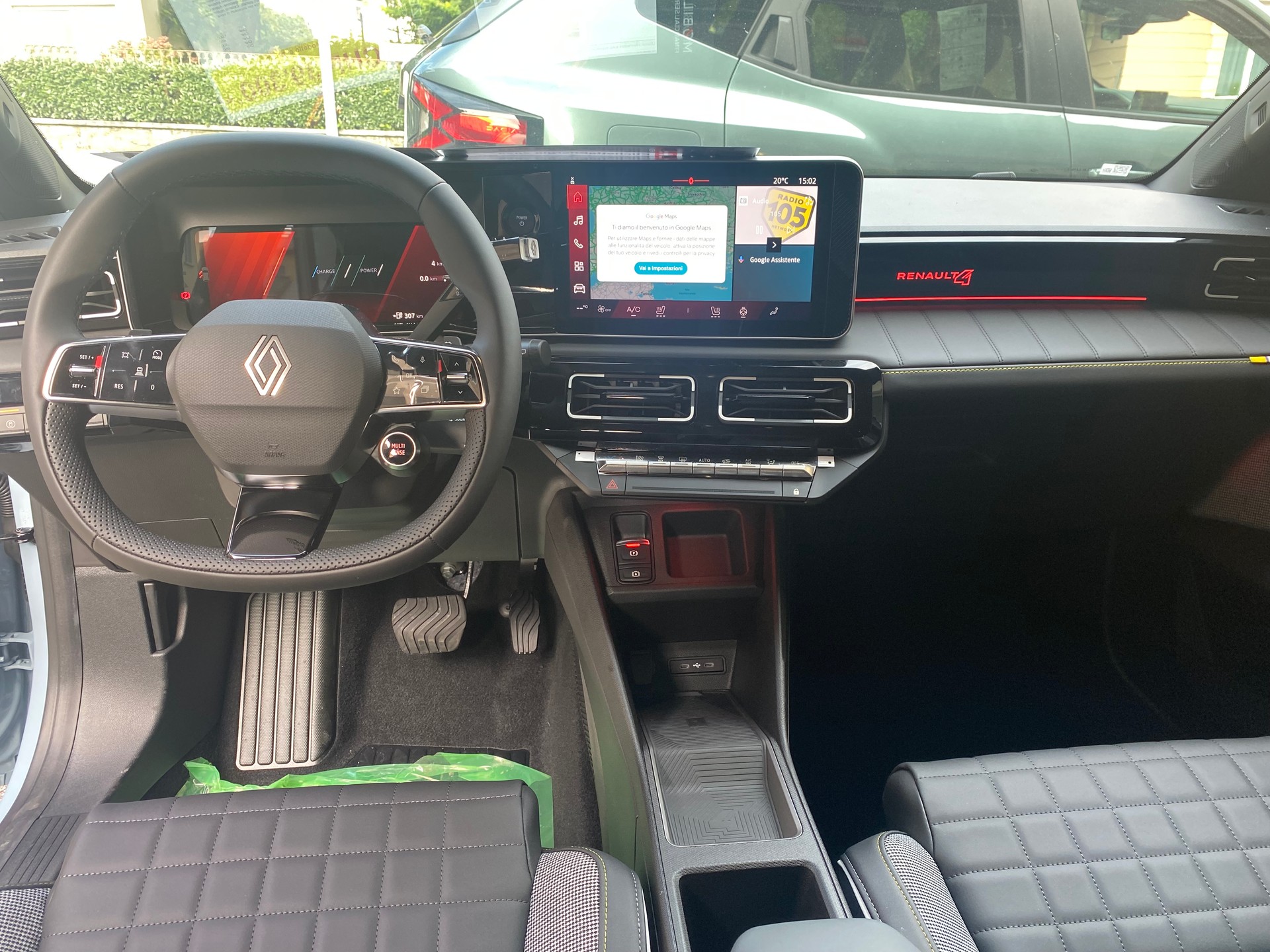 RENAULT R4 E-Tech Comfort Range 52 kWh Iconic-image-11