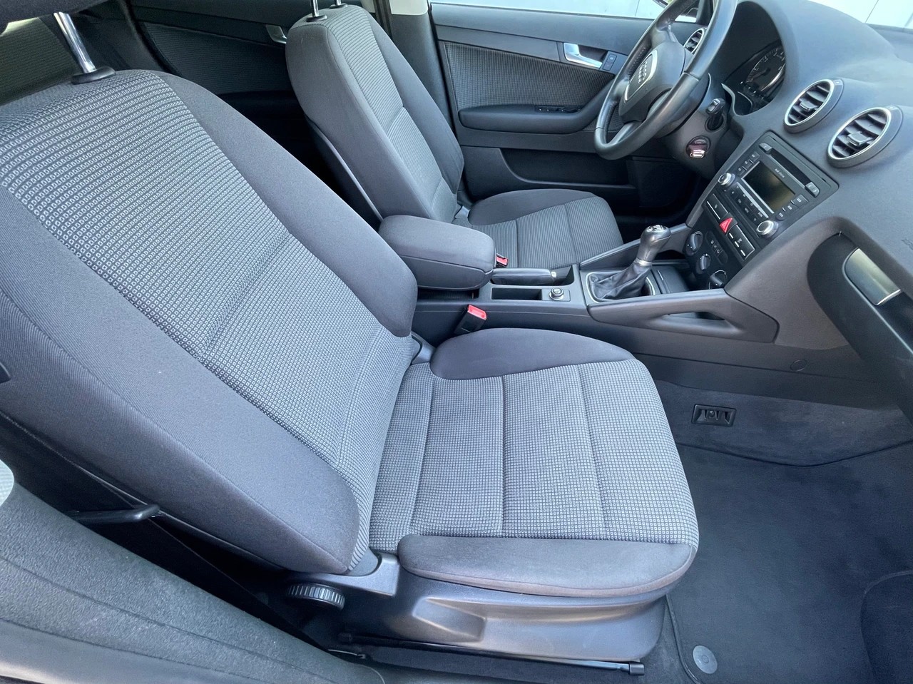 AUDI A3 Sportback 1.6 Attraction-image-4