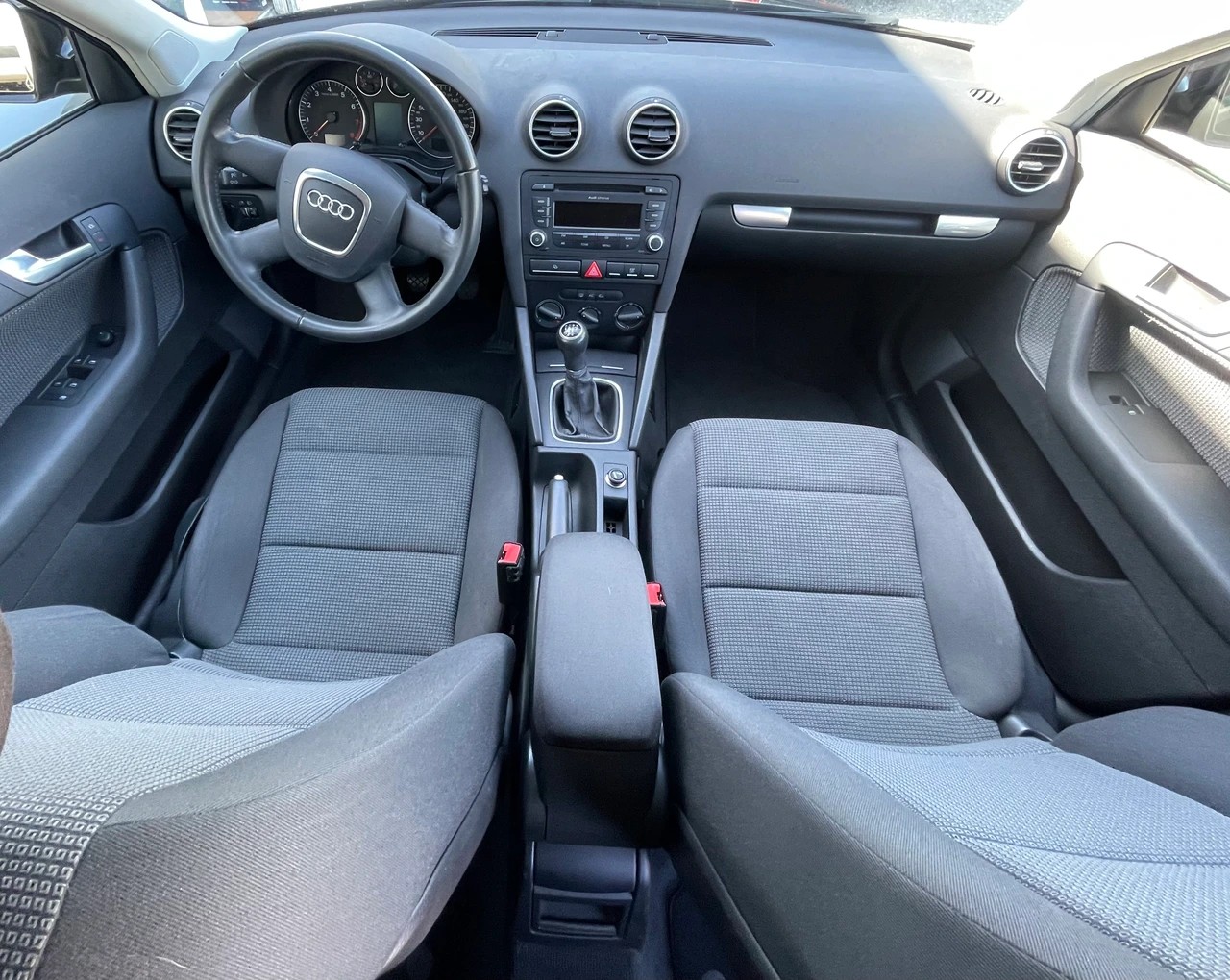 AUDI A3 Sportback 1.6 Attraction-image-3