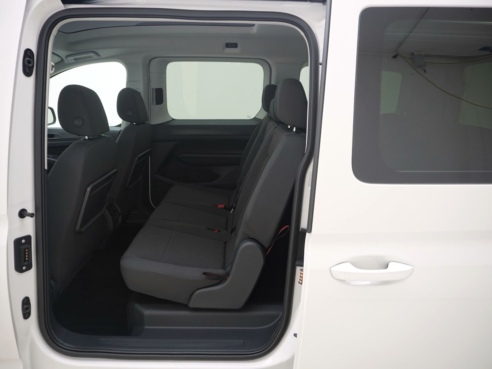 VW Caddy Maxi Outdoor 2.0 TDI 4Motion-image-15
