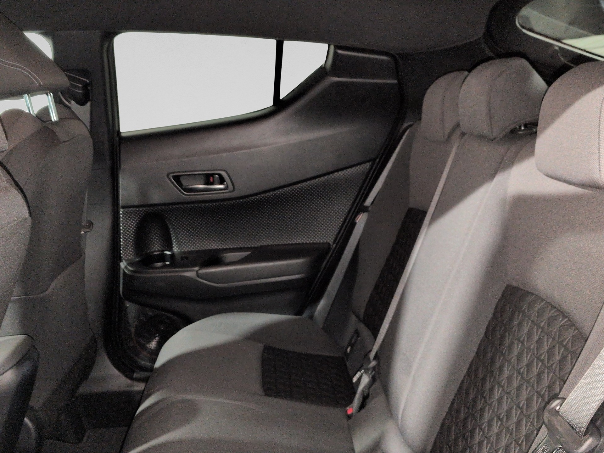 TOYOTA C-HR 1.8 HSD CVT Trend-image-14