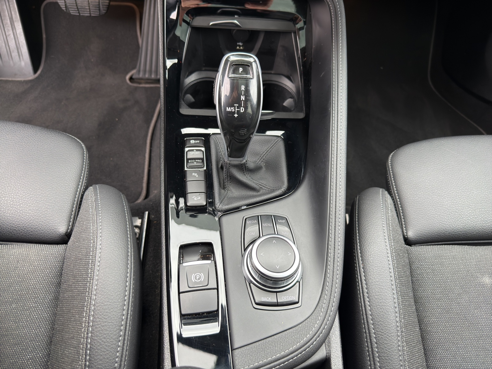 BMW X1 xDrive 18d Sport Line-image-16