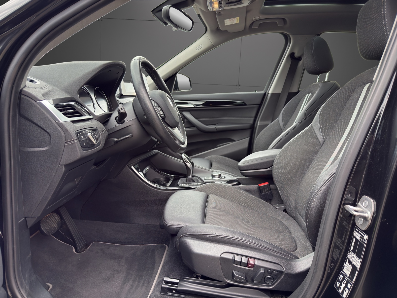 BMW X1 xDrive 18d Sport Line-image-6