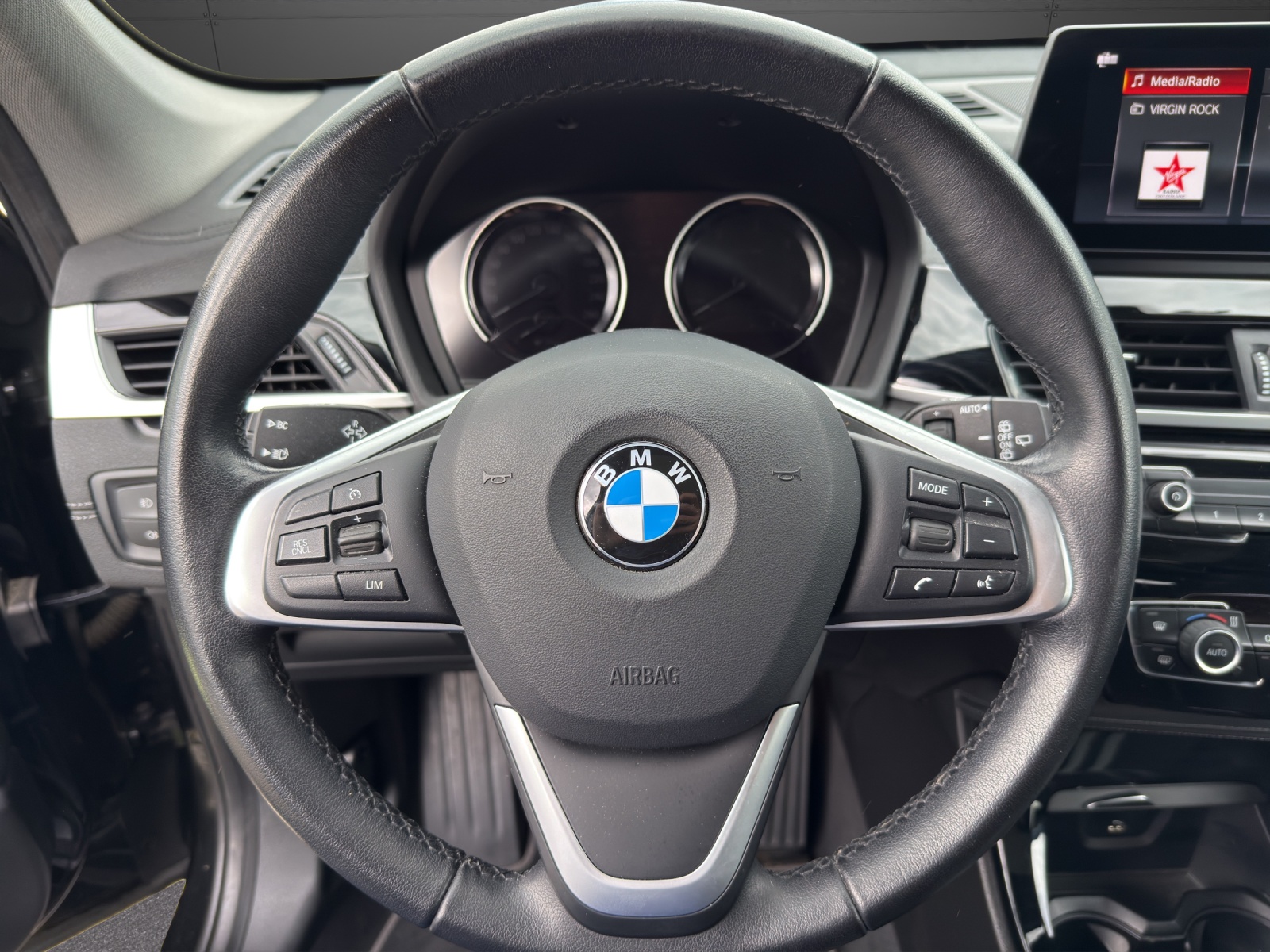 BMW X1 xDrive 18d Sport Line-image-12