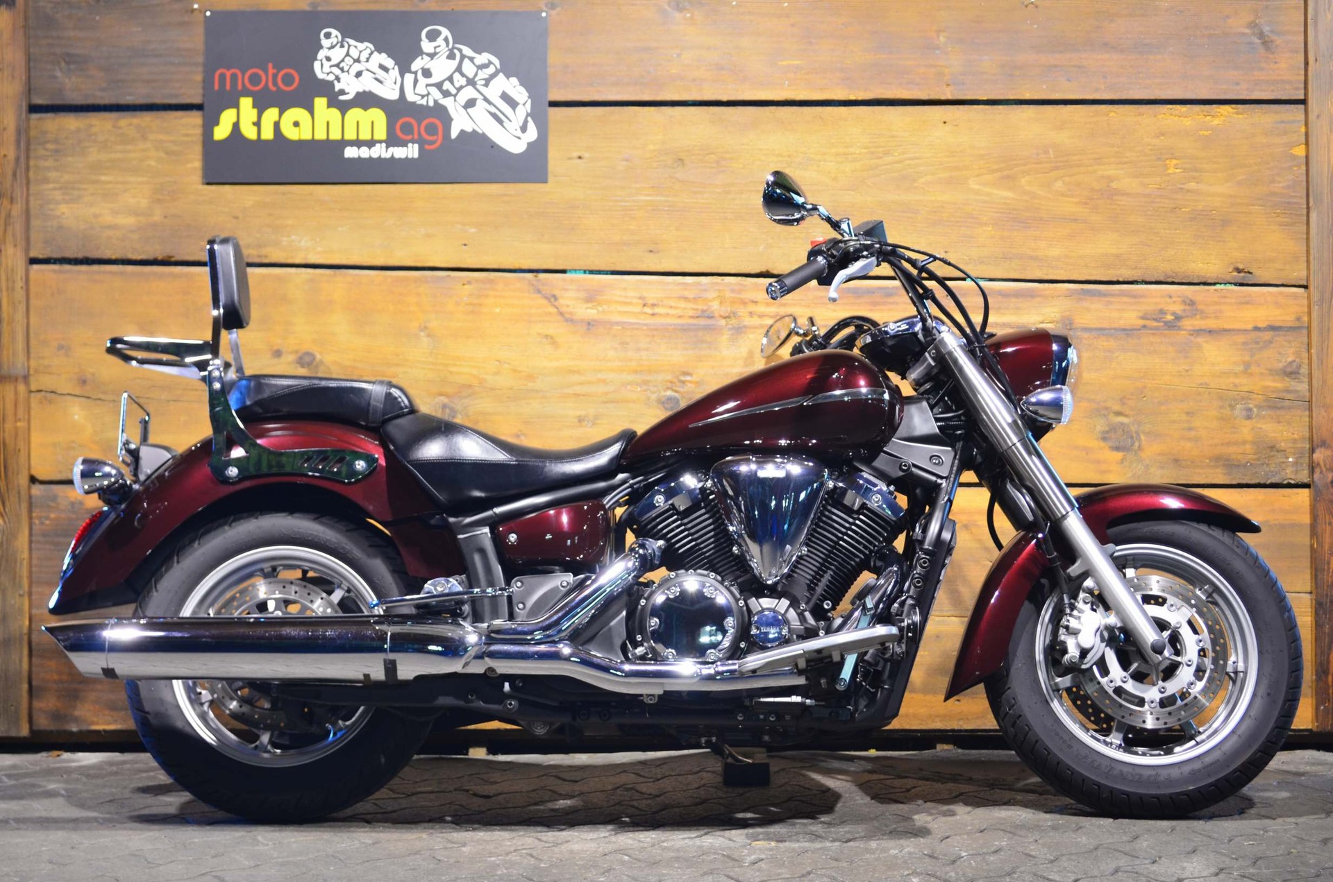YAMAHA XVS 1300 A Midnight Star-showroom-element-1