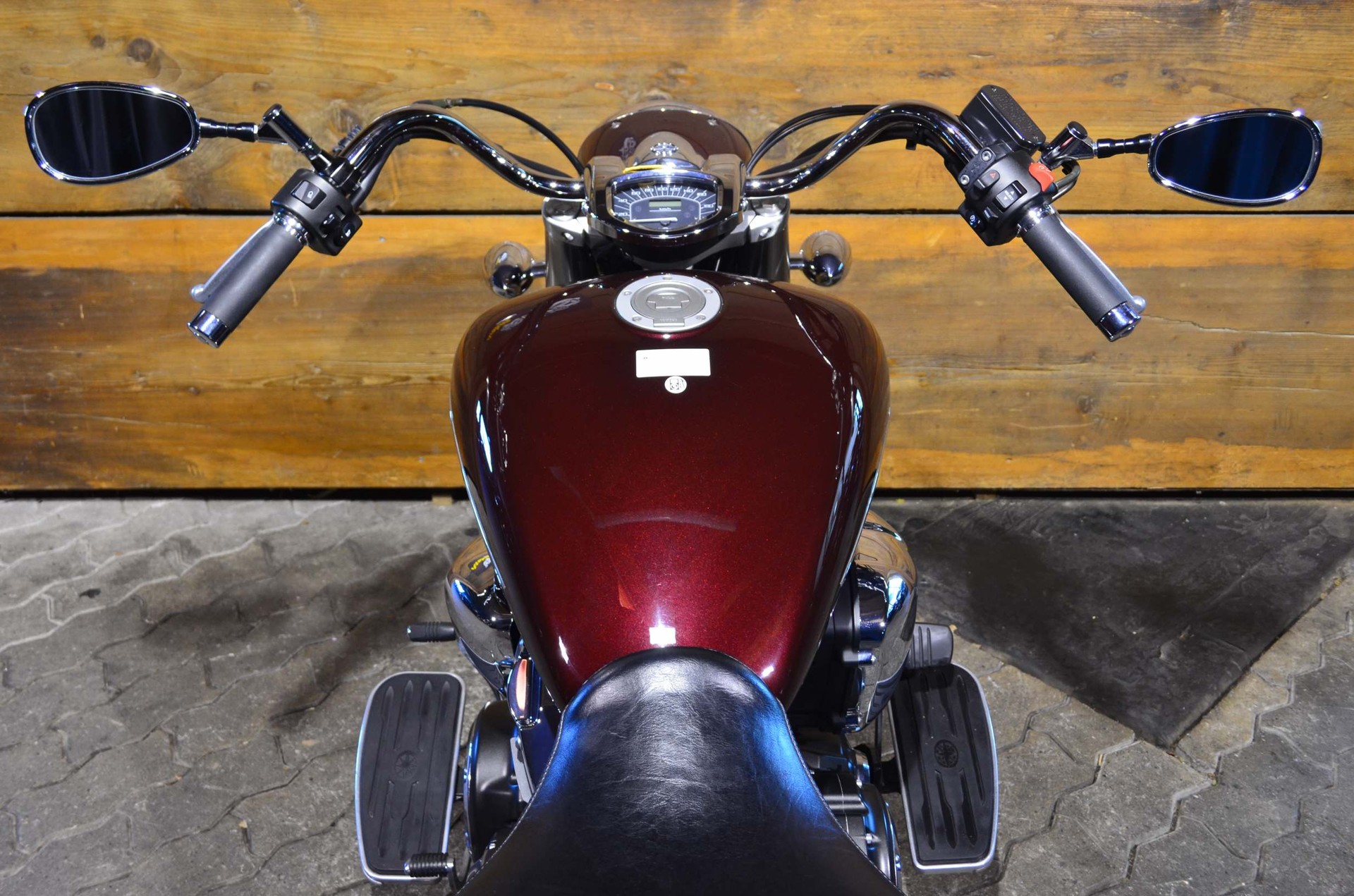 YAMAHA XVS 1300 A Midnight Star-showroom-element-2