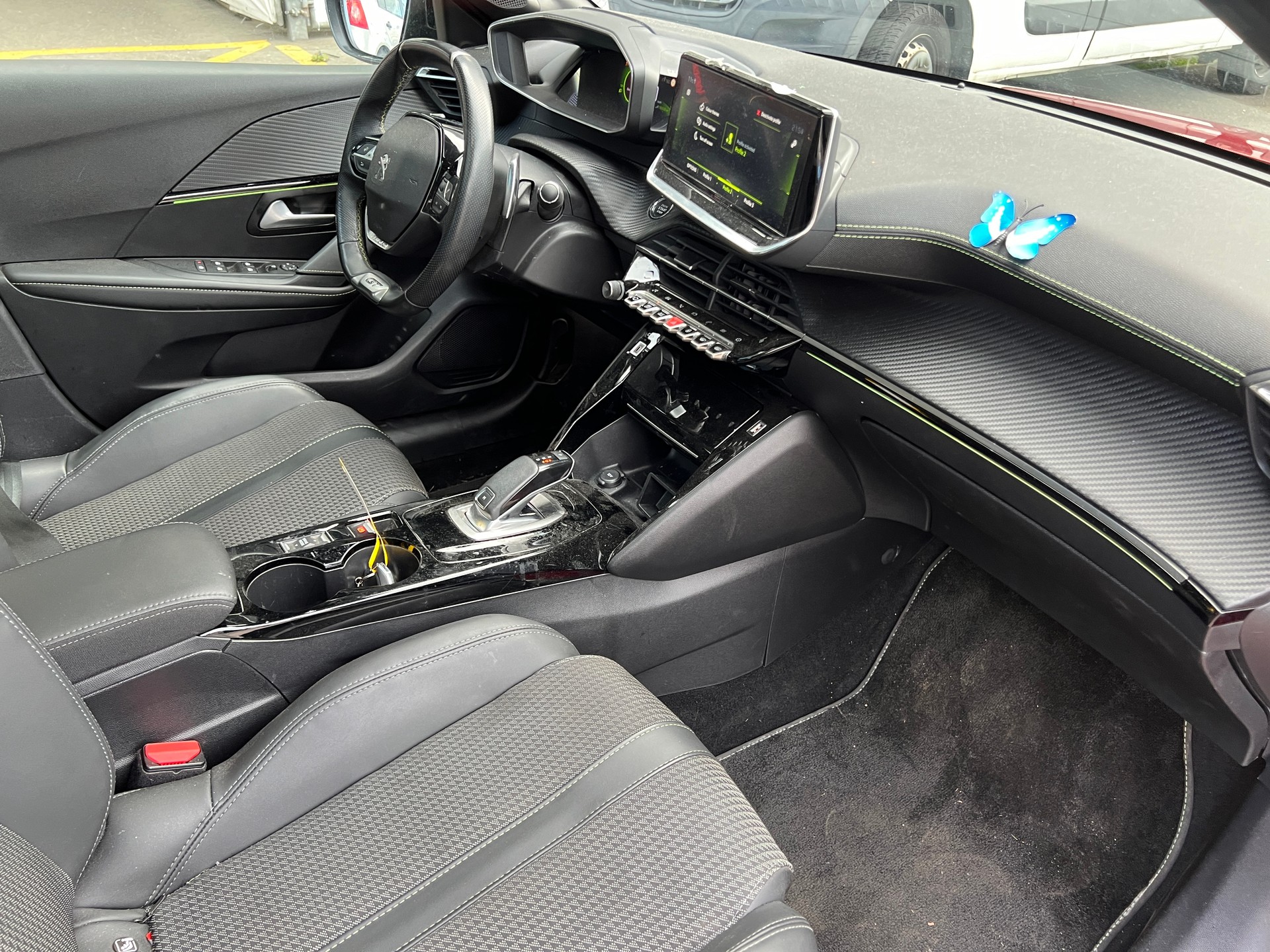 PEUGEOT 208 1.2 PureTech GT EAT8-image-16