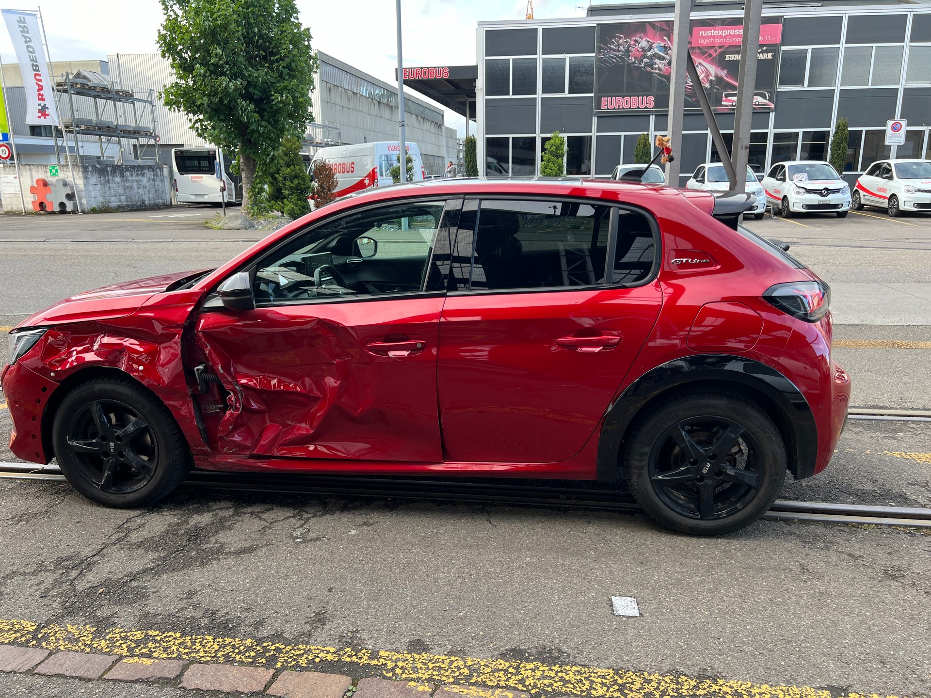 PEUGEOT 208 1.2 PureTech GT EAT8-image-5