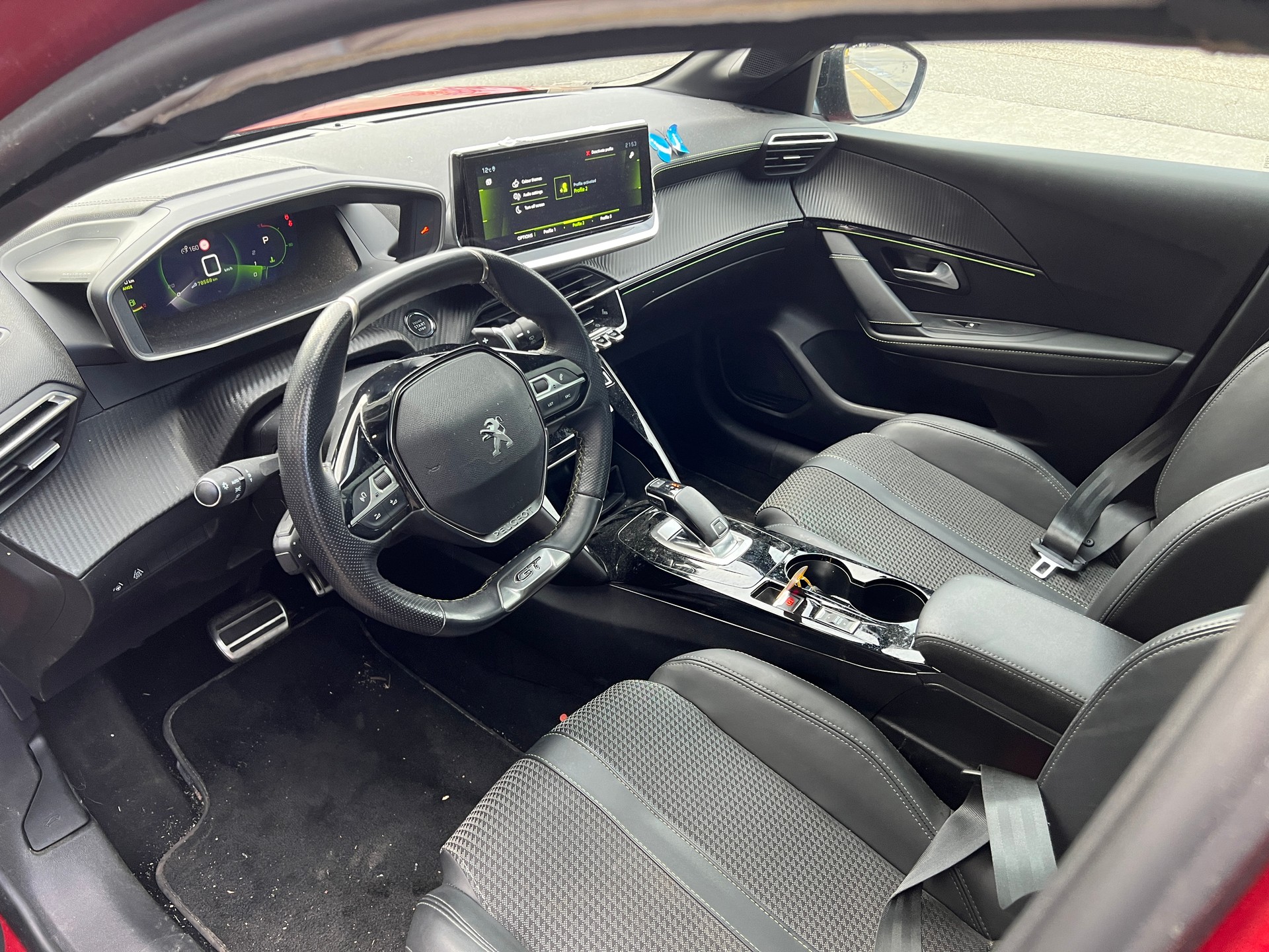 PEUGEOT 208 1.2 PureTech GT EAT8-image-18