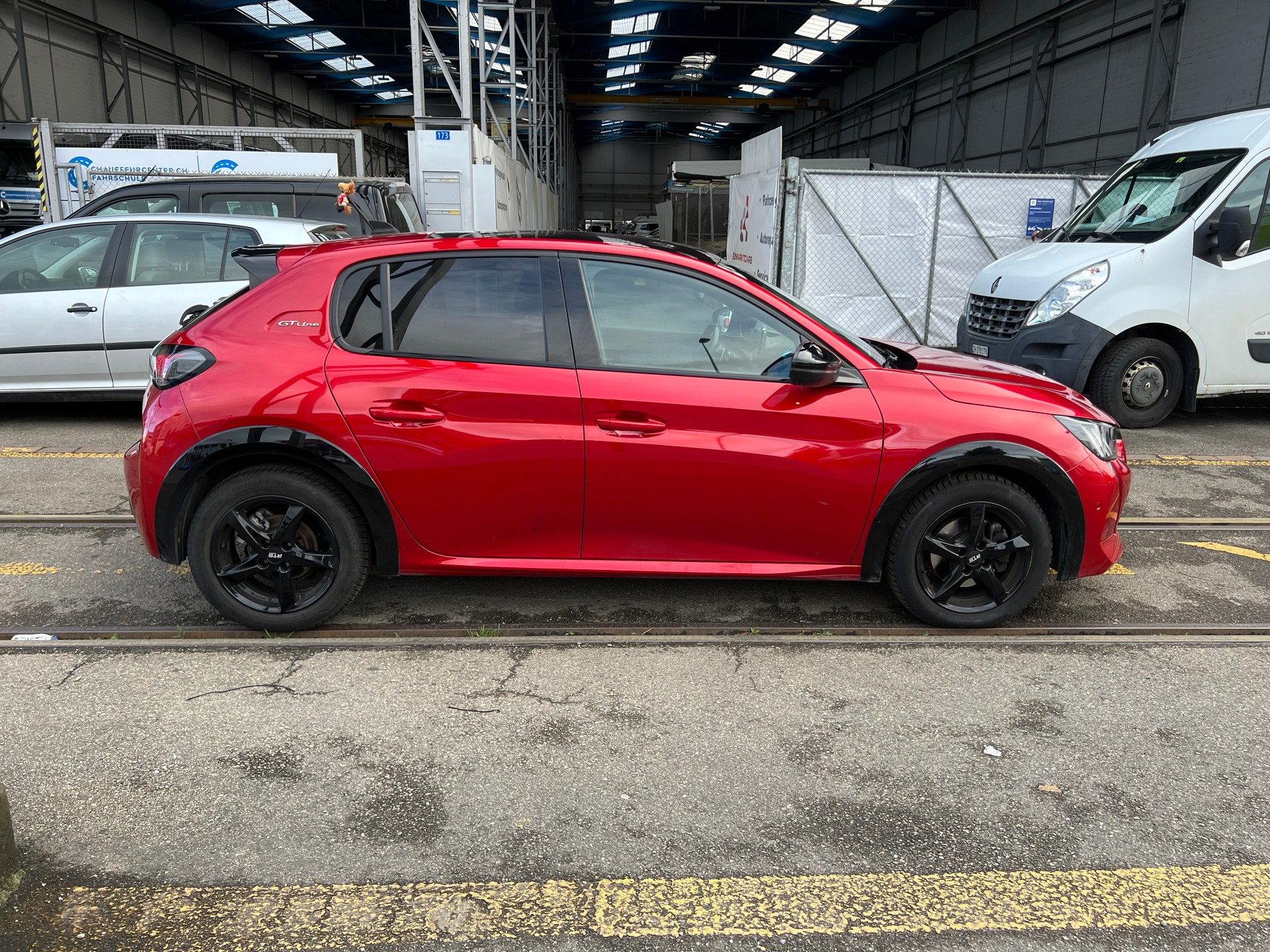 PEUGEOT 208 1.2 PureTech GT EAT8-image-7