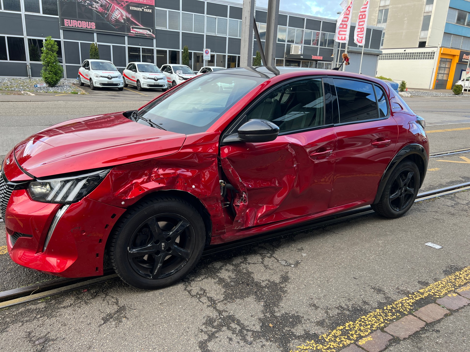 PEUGEOT 208 1.2 PureTech GT EAT8-image-6