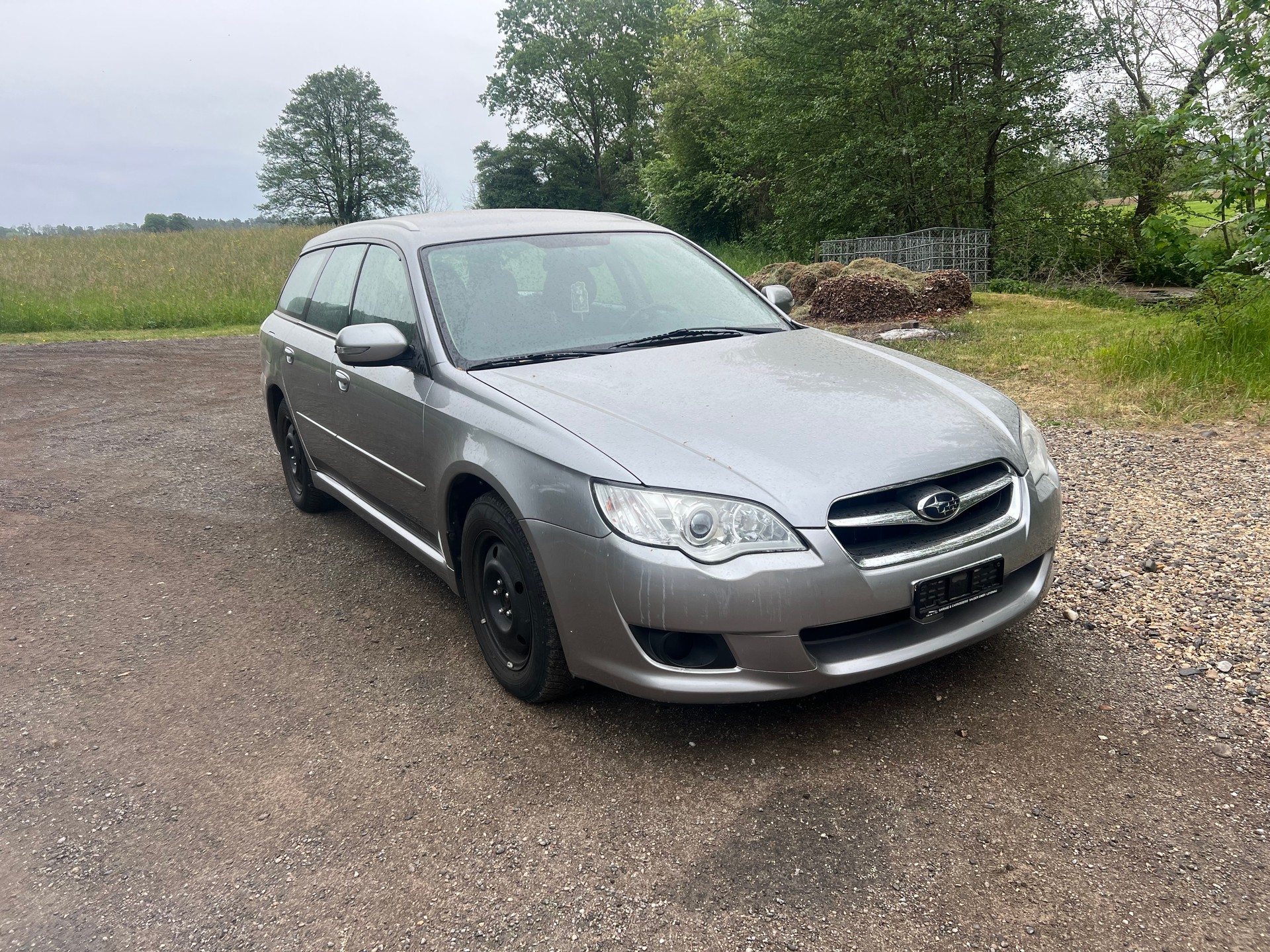 SUBARU Legacy 2.0R AWD Swiss-image-1
