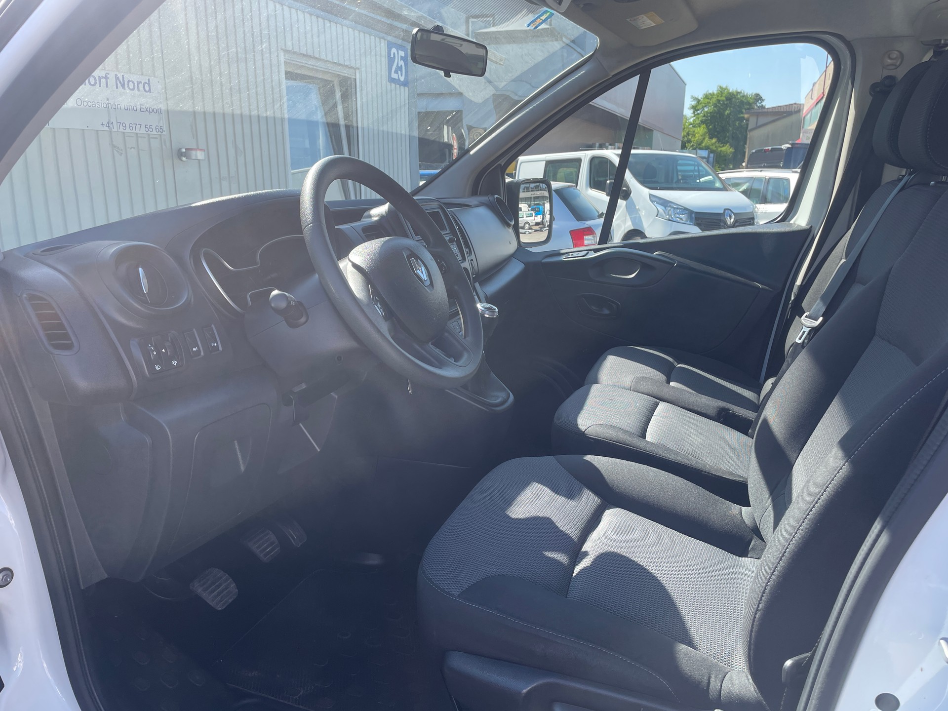 RENAULT Trafic 2.0 Energy dCi 120 3.0t Business L2H1-image-7