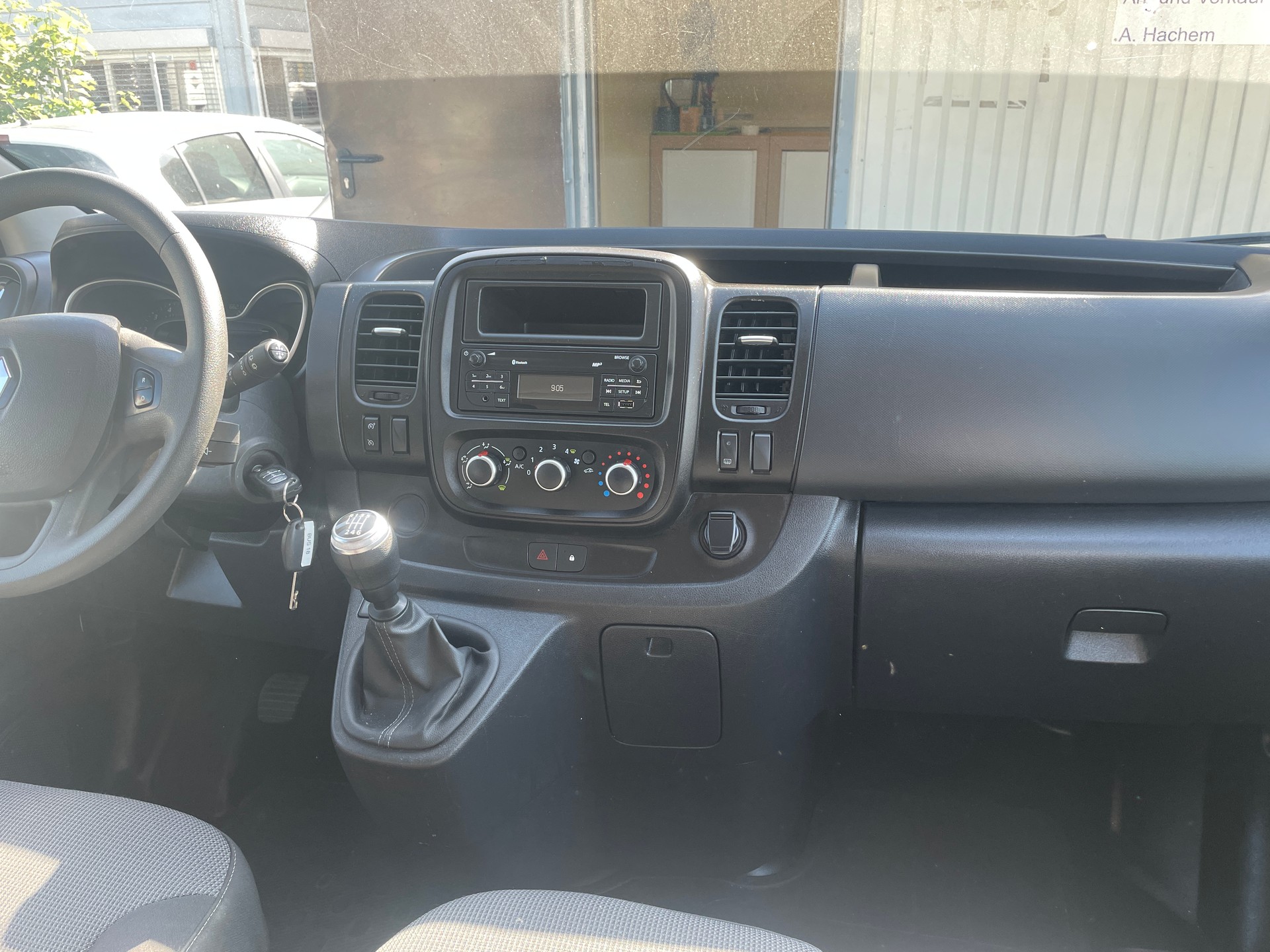 RENAULT Trafic 2.0 Energy dCi 120 3.0t Business L2H1-image-9
