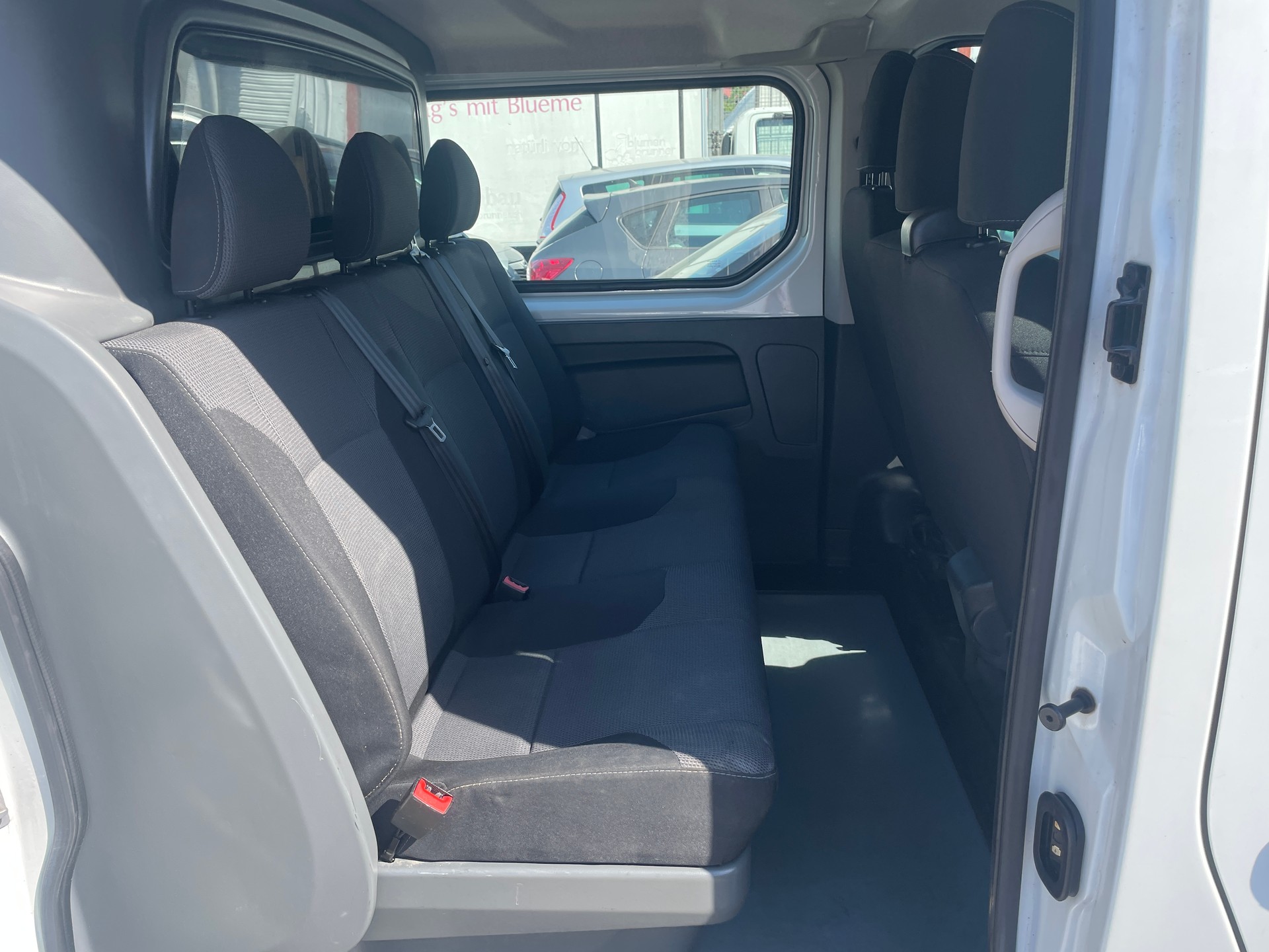 RENAULT Trafic 2.0 Energy dCi 120 3.0t Business L2H1-image-10