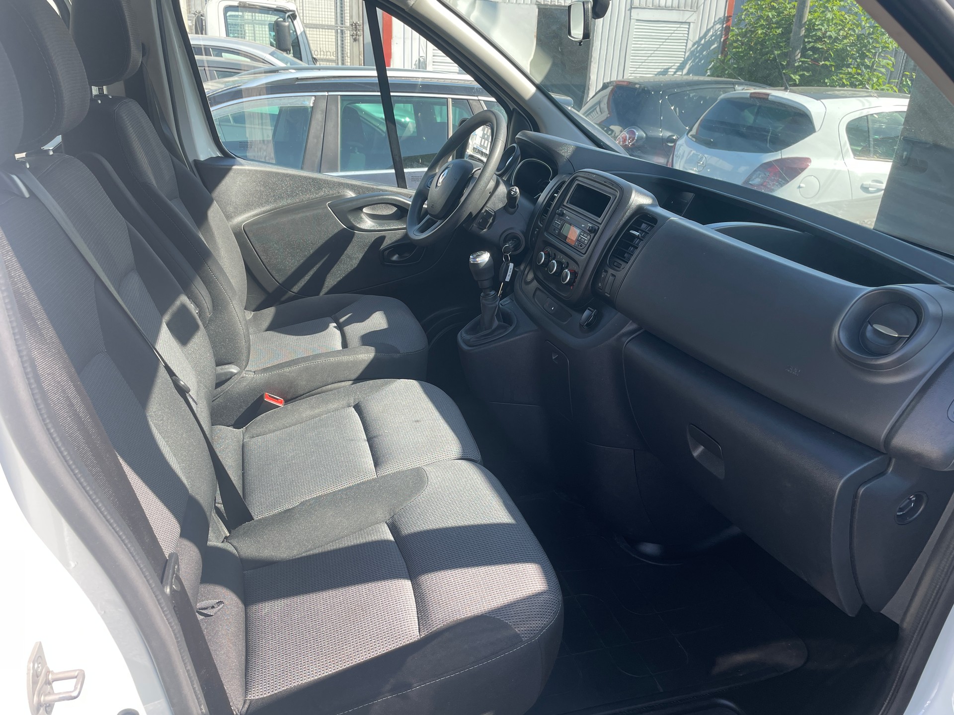RENAULT Trafic 2.0 Energy dCi 120 3.0t Business L2H1-image-8