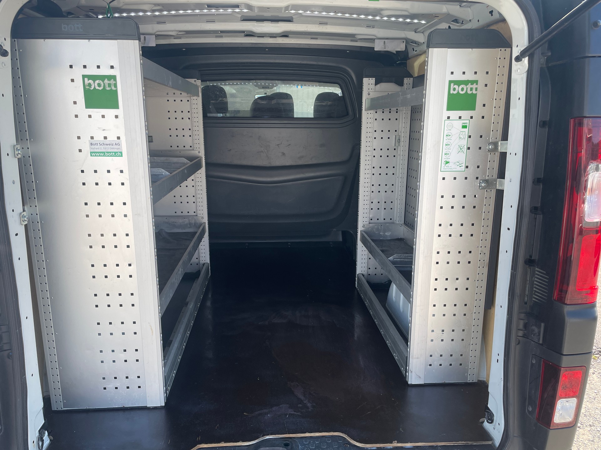 RENAULT Trafic 2.0 Energy dCi 120 3.0t Business L2H1-image-4