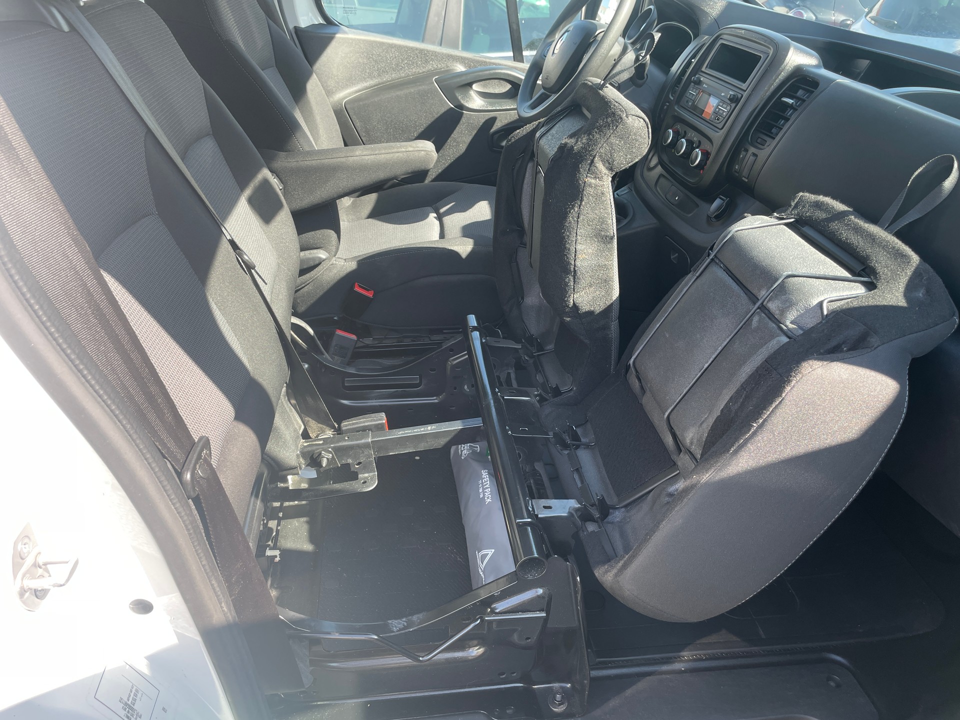 RENAULT Trafic 2.0 Energy dCi 120 3.0t Business L2H1-image-12