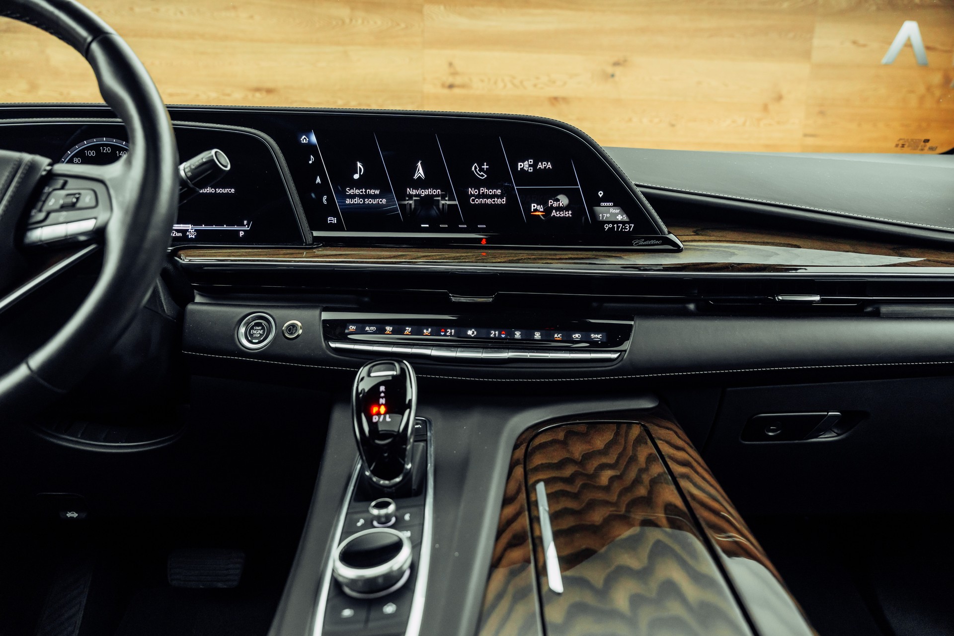 CADILLAC Escalade ESV-image-17