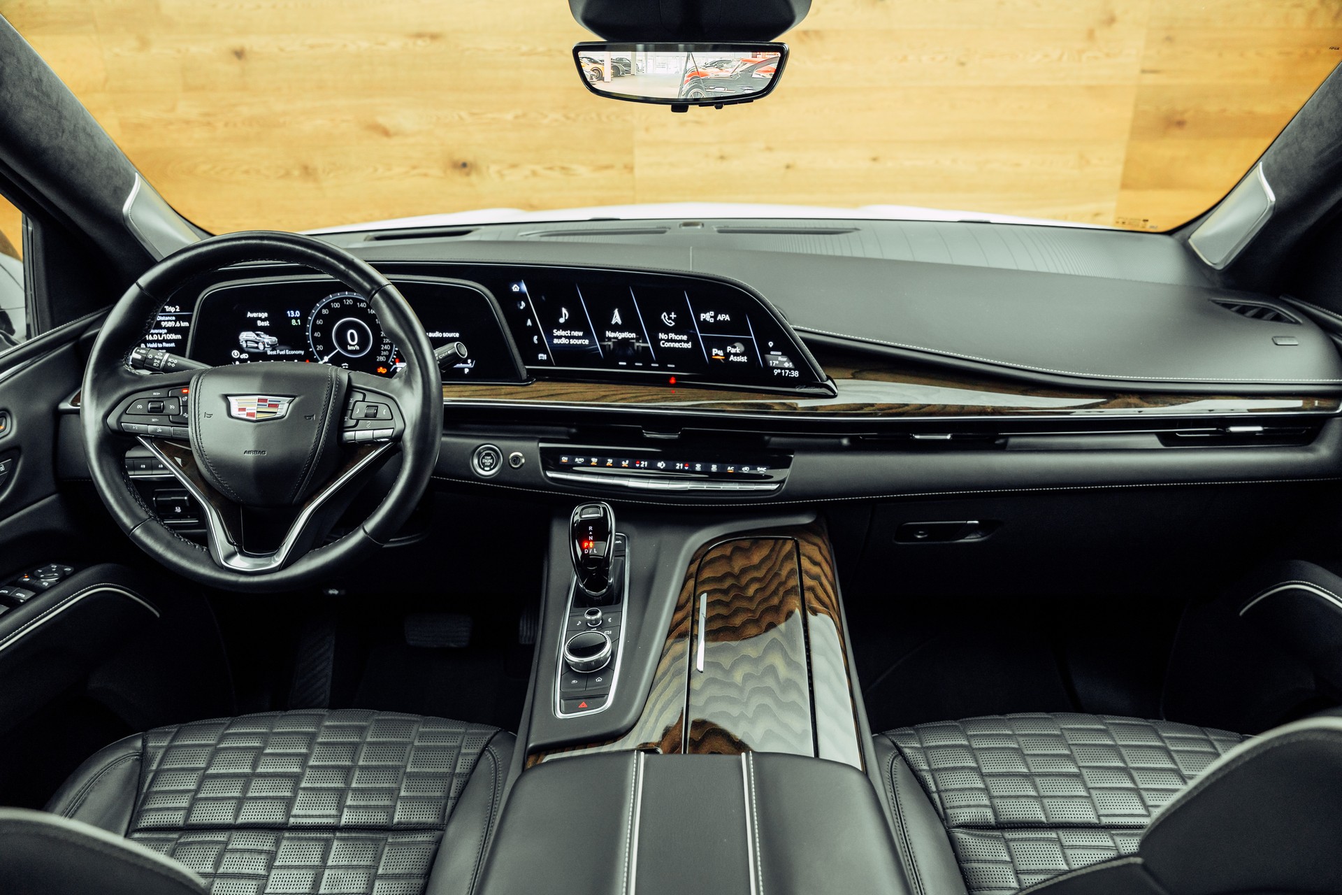CADILLAC Escalade ESV-image-4