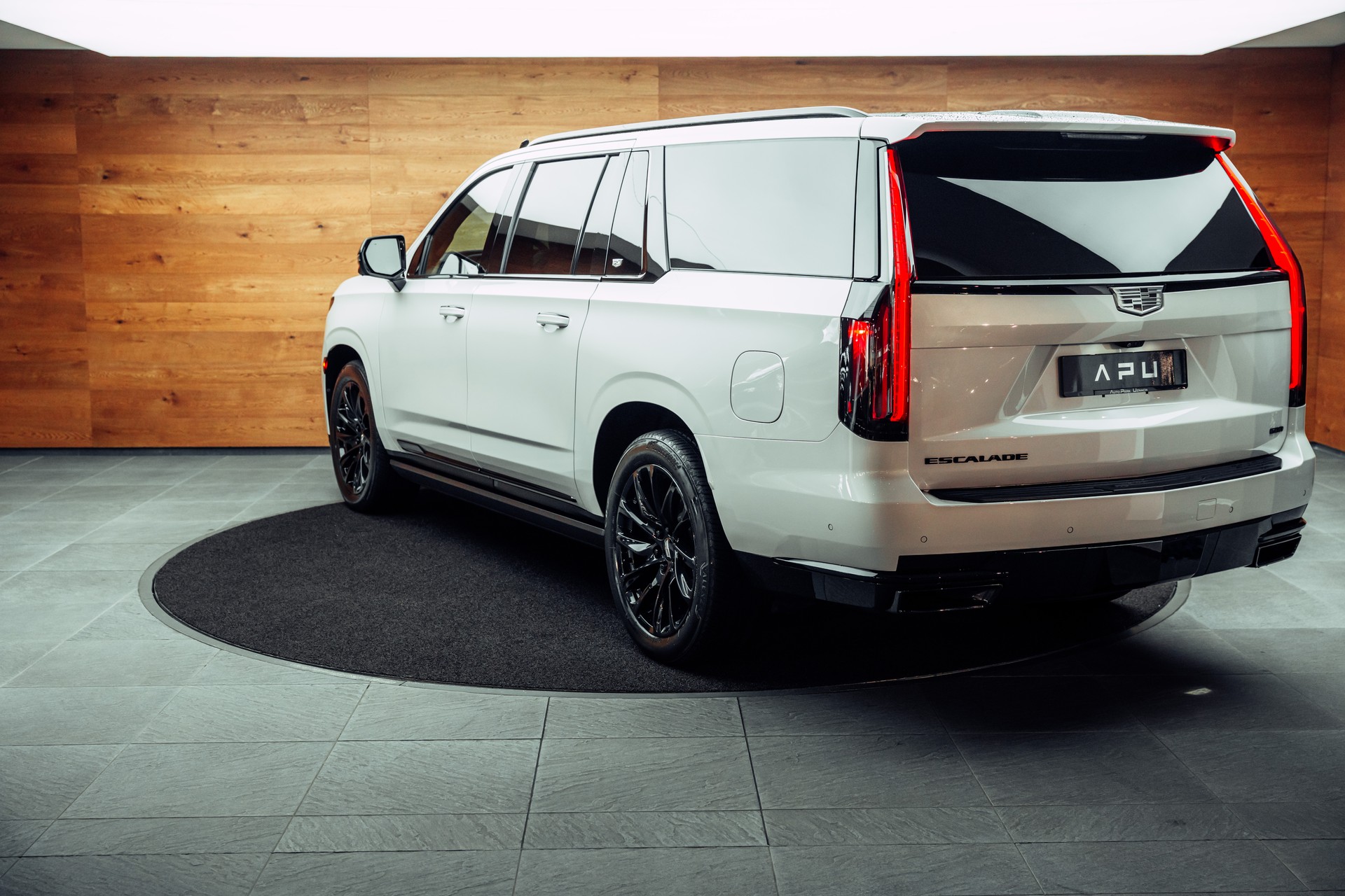 CADILLAC Escalade ESV-showroom-element-2