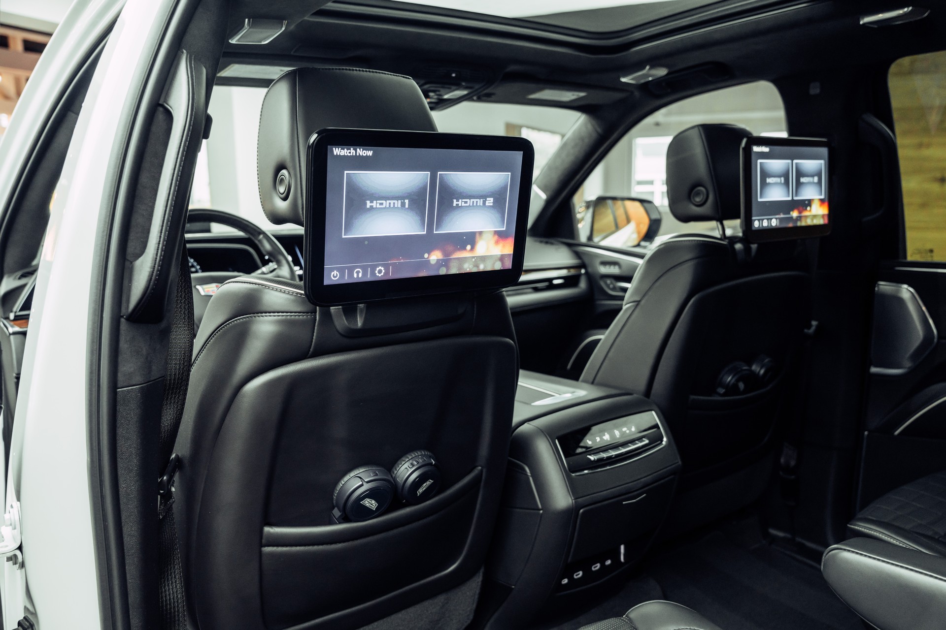 CADILLAC Escalade ESV-image-13