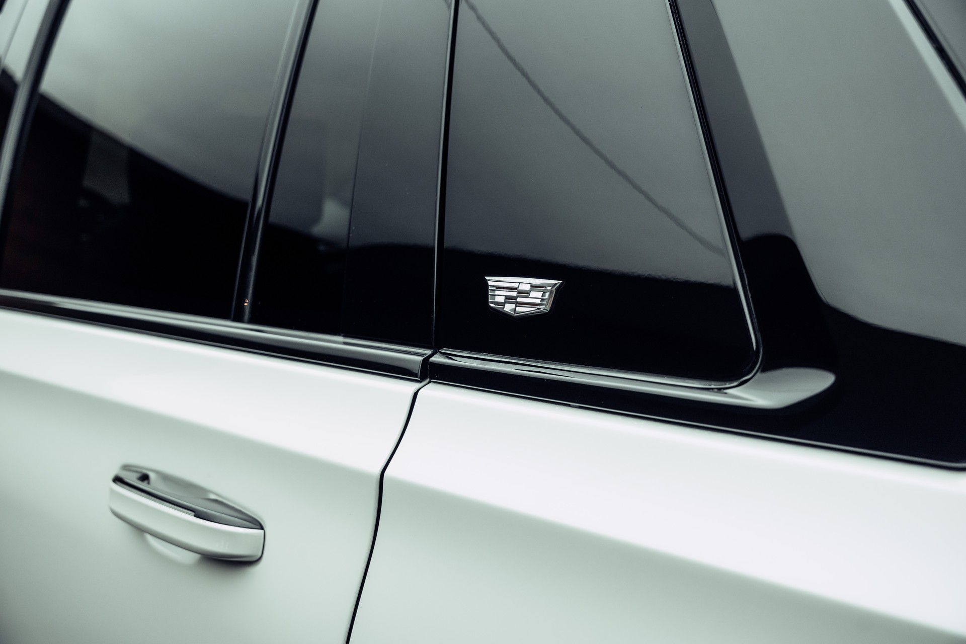 CADILLAC Escalade ESV-image-21