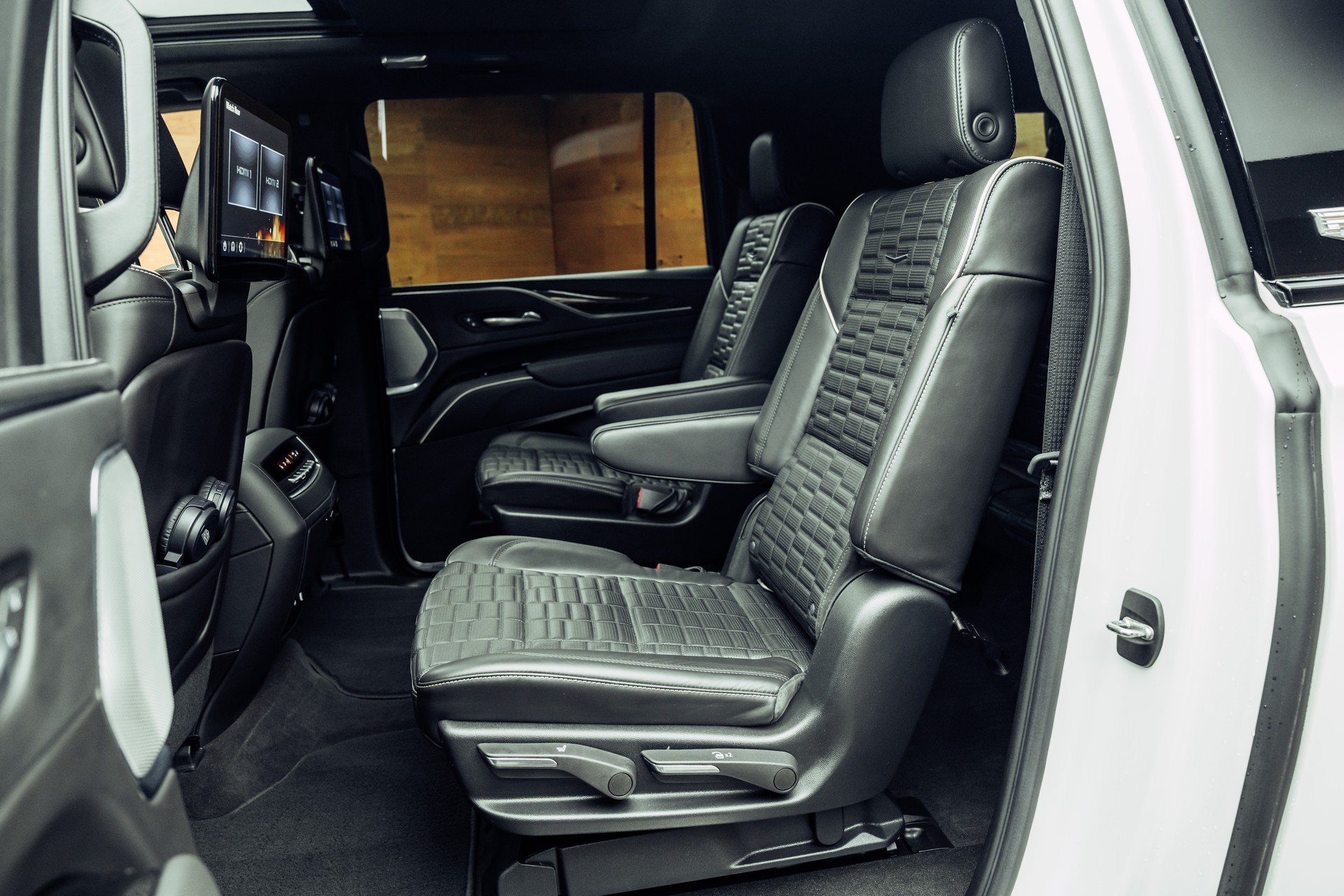 CADILLAC Escalade ESV-image-10