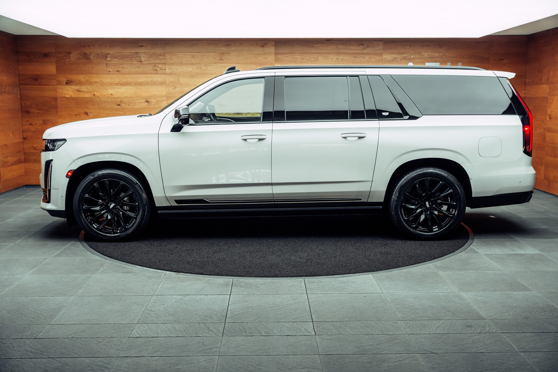 CADILLAC Escalade ESV-image-14