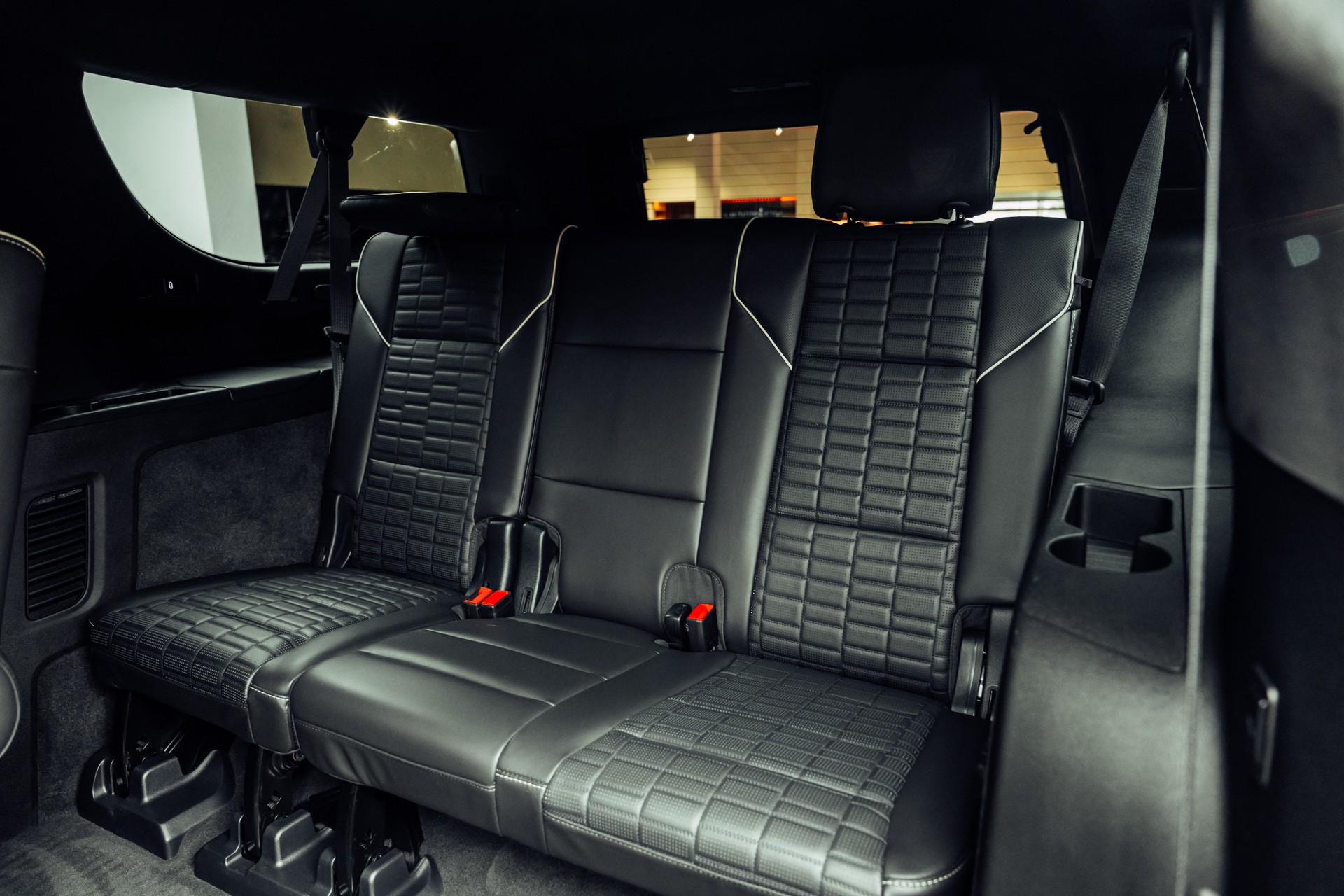 CADILLAC Escalade ESV-image-11