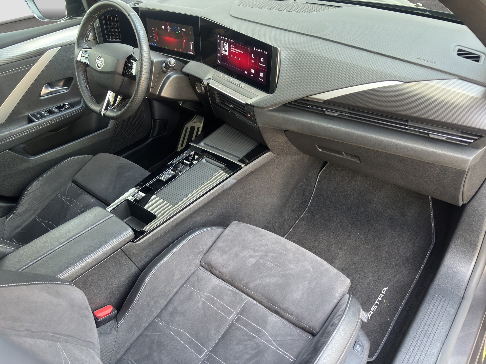 OPEL Astra 1.6 PHEV Turbo Swiss Plus A-image-11