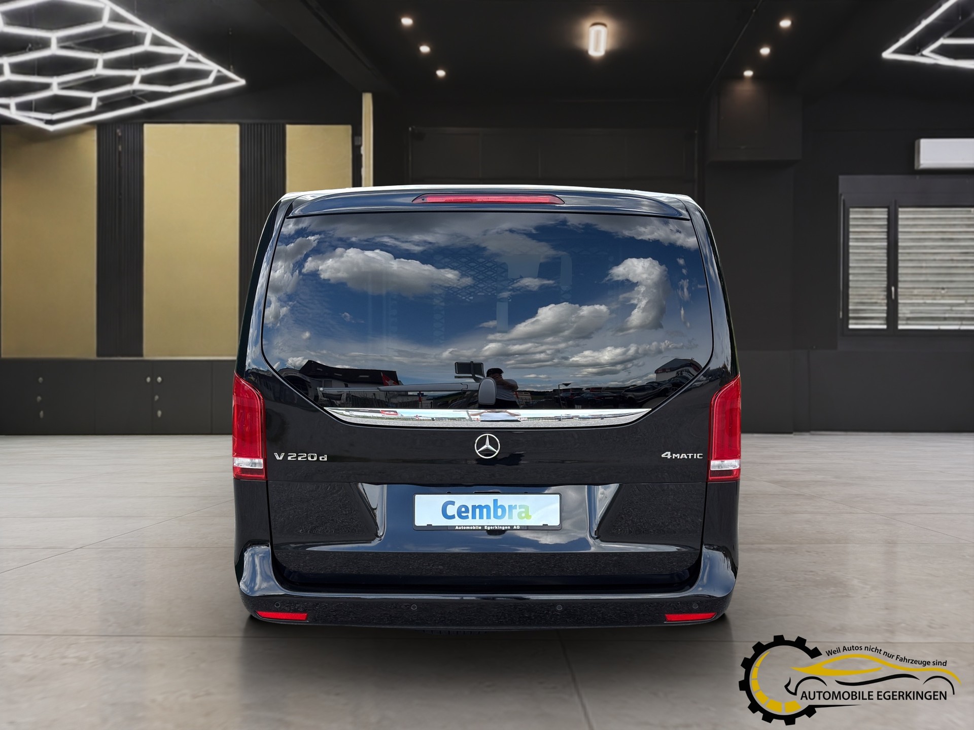 MERCEDES-BENZ V 220 d lang 4matic Van mit Rollstuhl-Rampe-image-5