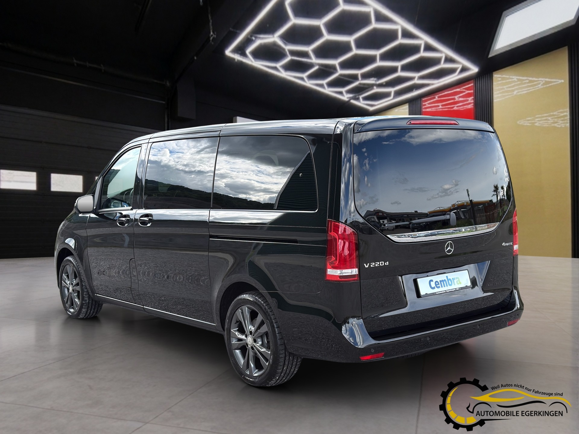 MERCEDES-BENZ V 220 d lang 4matic Van mit Rollstuhl-Rampe-image-6
