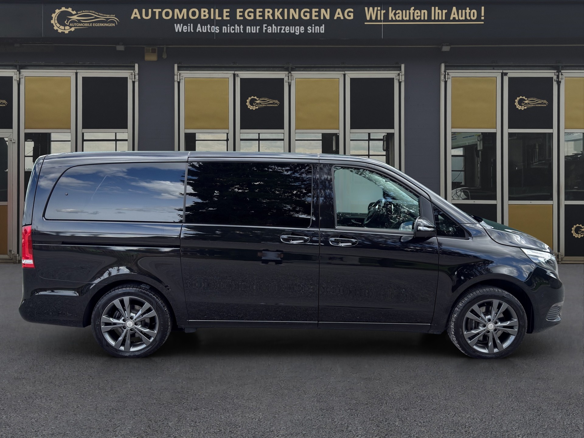 MERCEDES-BENZ V 220 d lang 4matic Van mit Rollstuhl-Rampe-showroom-element-3