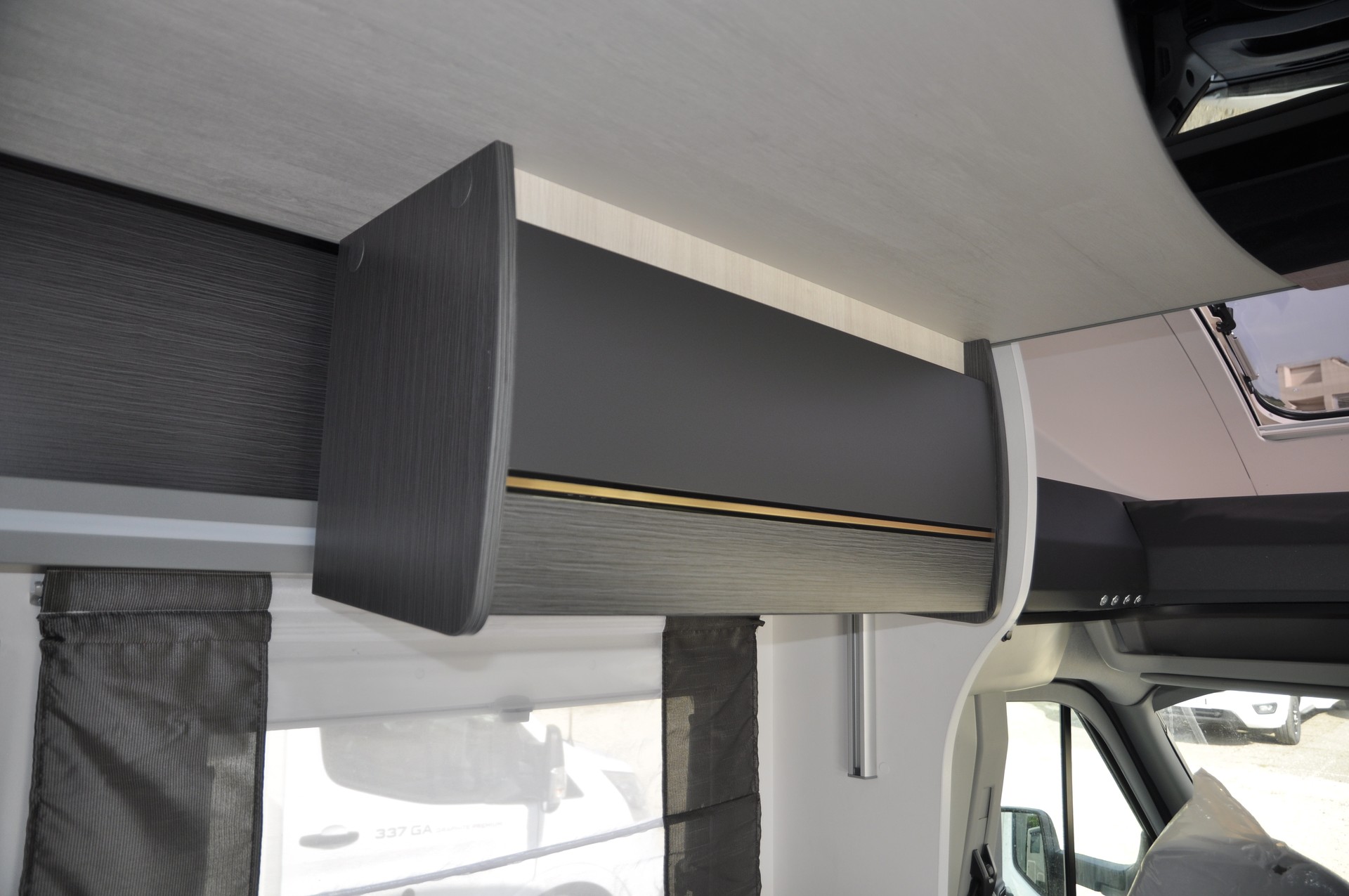 CHALLENGER 328 Graphite Edition-image-10