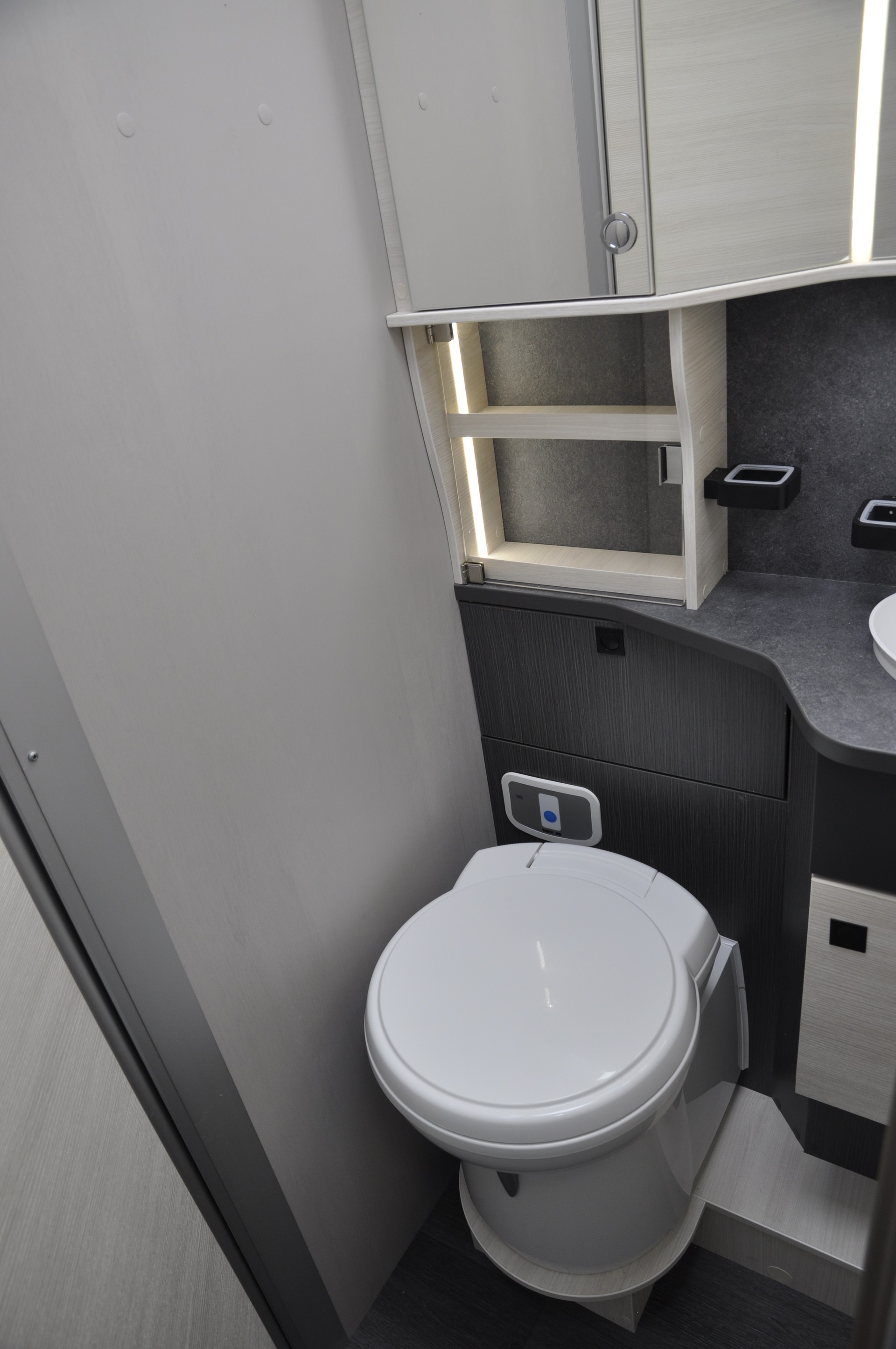 CHALLENGER 328 Graphite Edition-image-16