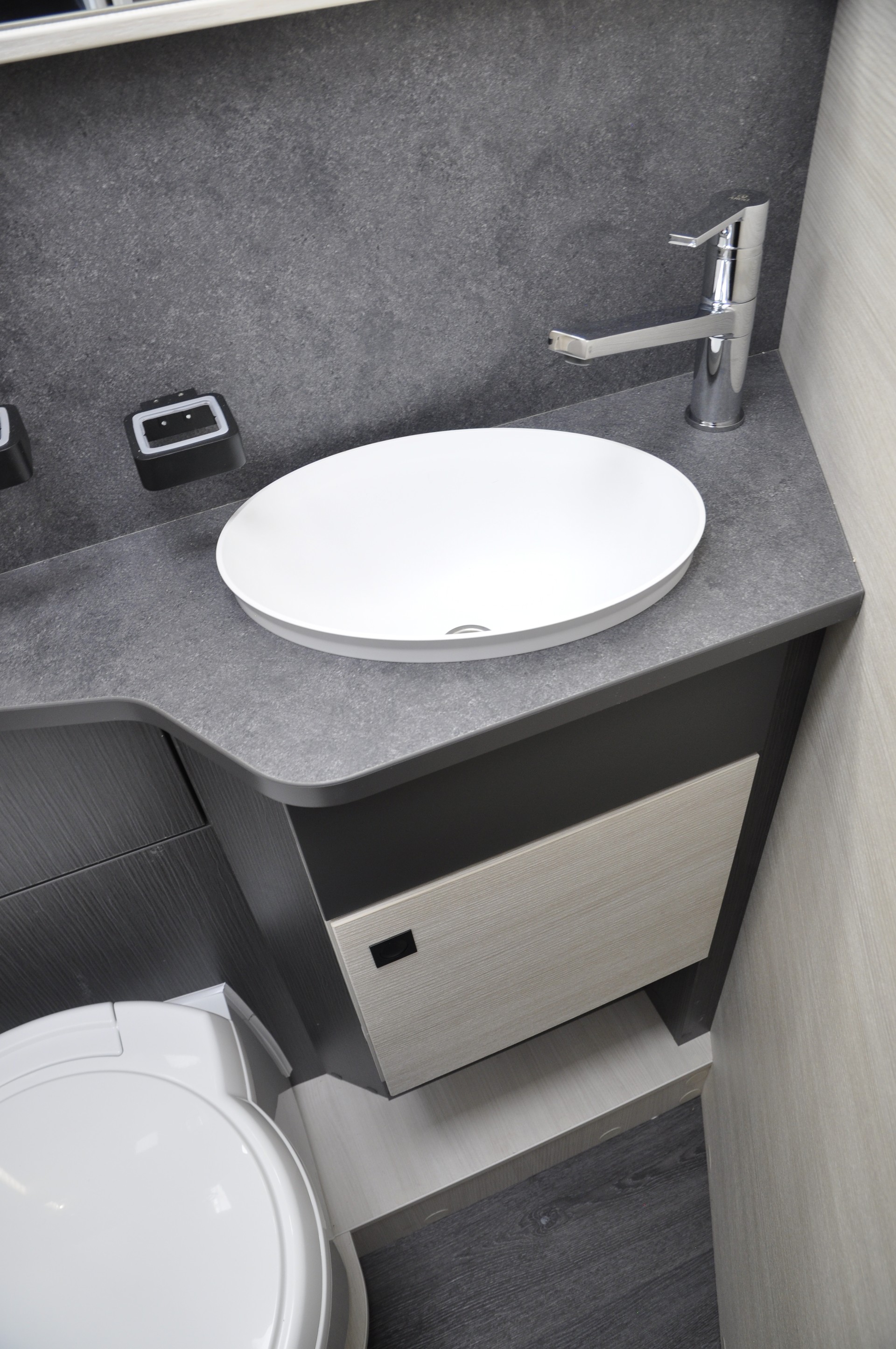 CHALLENGER 328 Graphite Edition-image-17