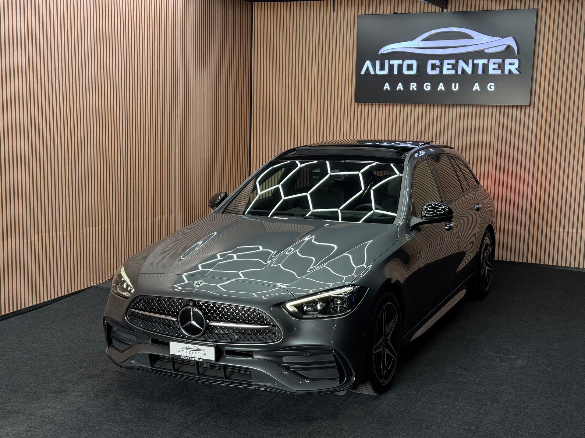 MERCEDES-BENZ C 220 d AMG Line 4matic Kombi | 1 Jahr Garantie | Panorama | *ab CHF 299.-/ Monat*-showroom-element-2