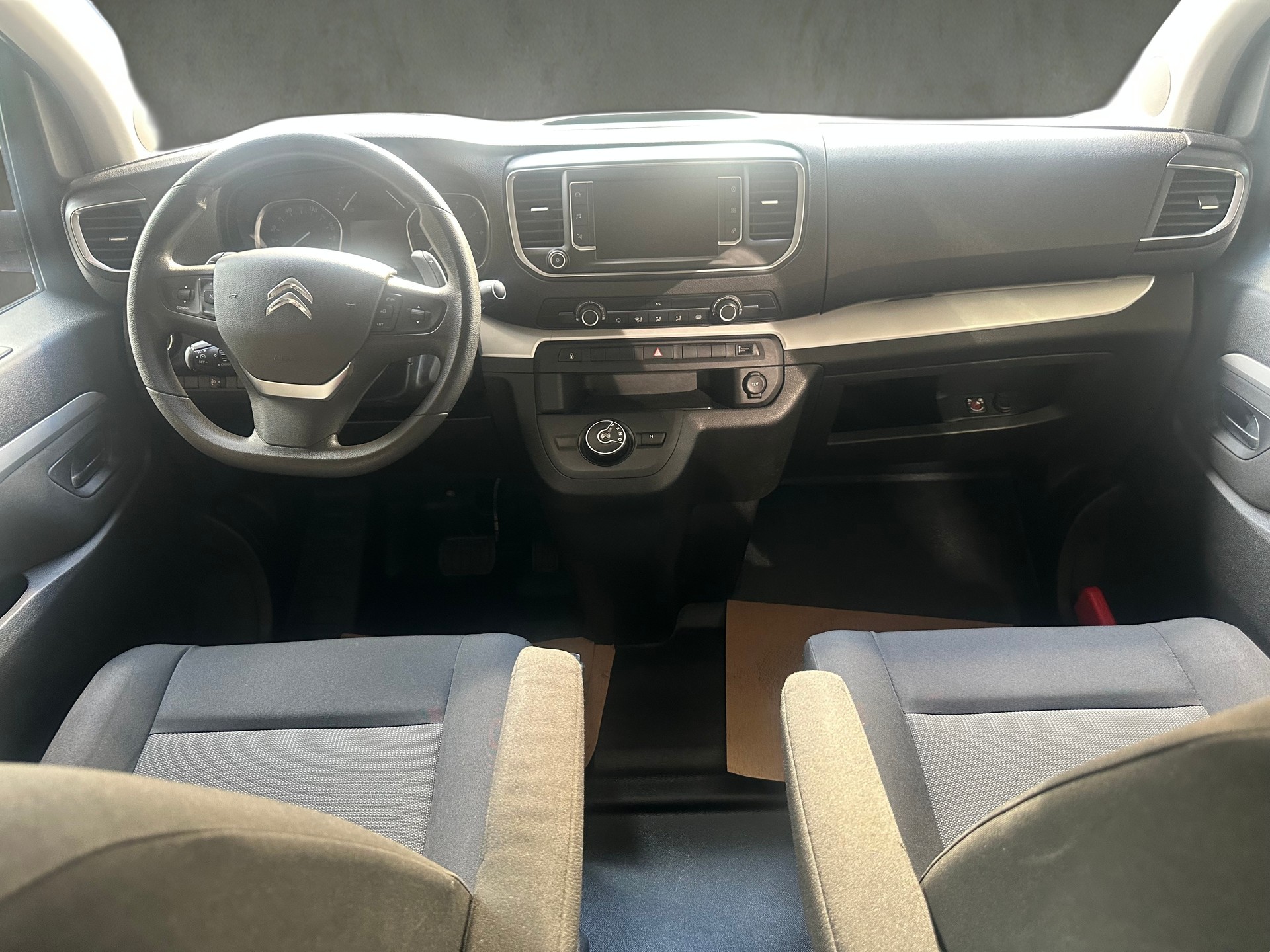 CITROEN Spacetourer EO 2.0 BlueHDi Business XL EAT8-image-4