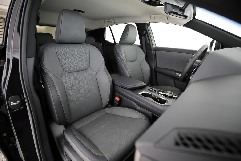 LEXUS RZ 450e Comfort-image-9