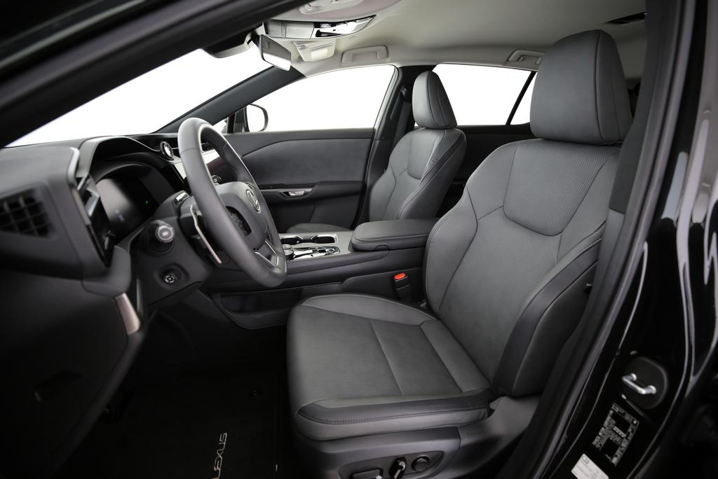 LEXUS RZ 450e Comfort-showroom-element-3