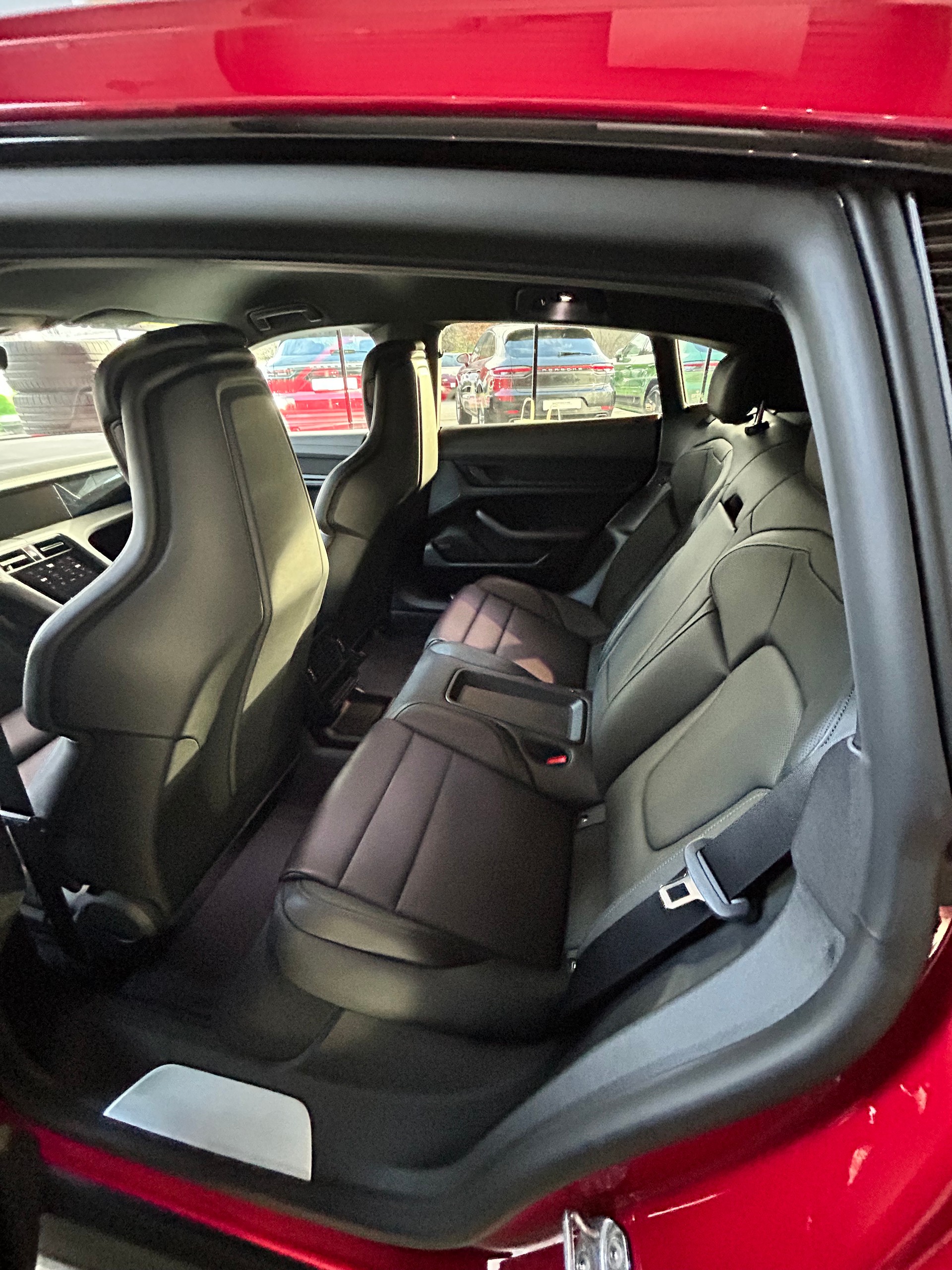 PORSCHE 4S Cross Turismo-image-5