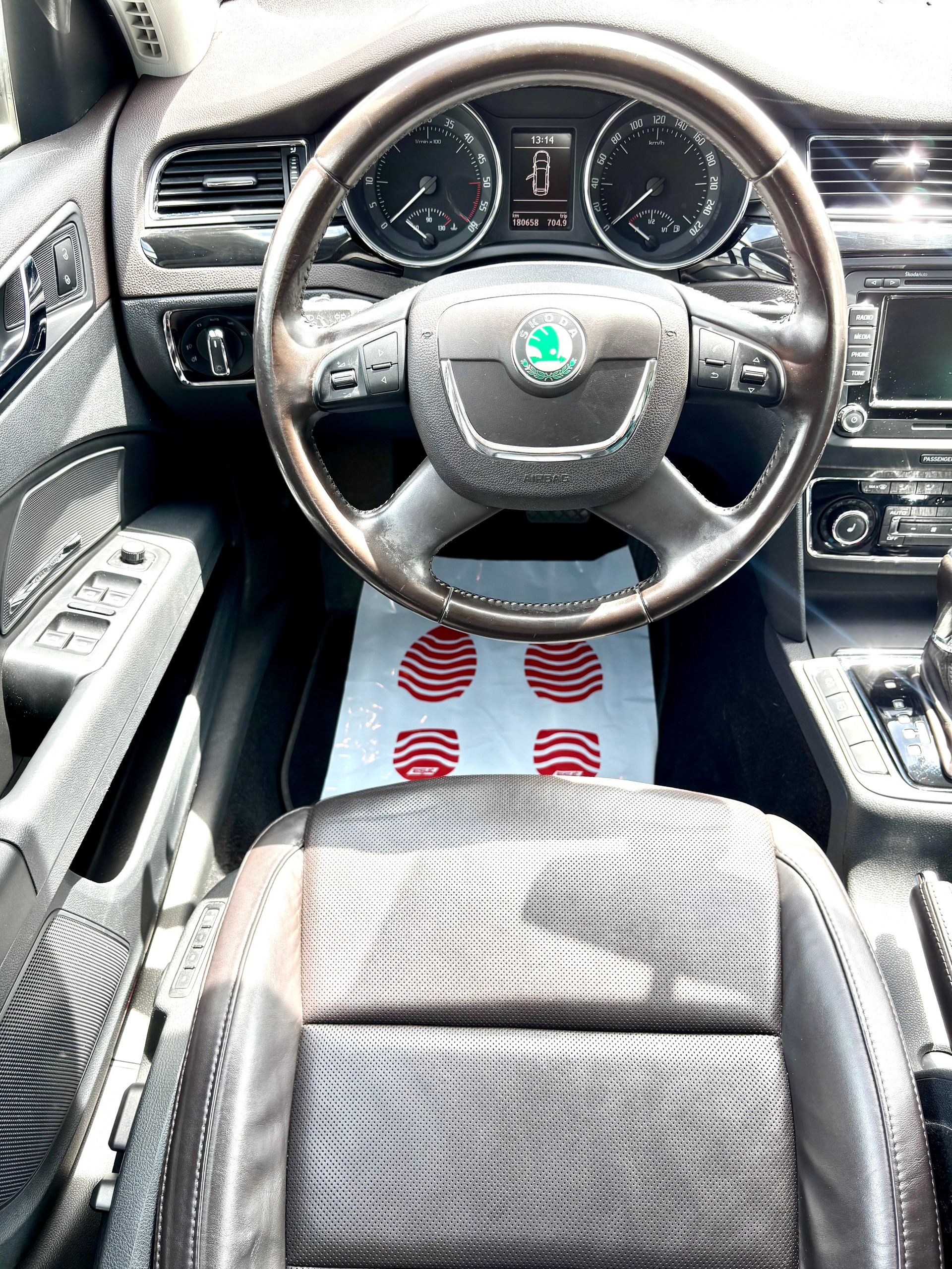 SKODA Superb Combi 2.0 TDi Laurin & Klement 4x4 DSG-image-7