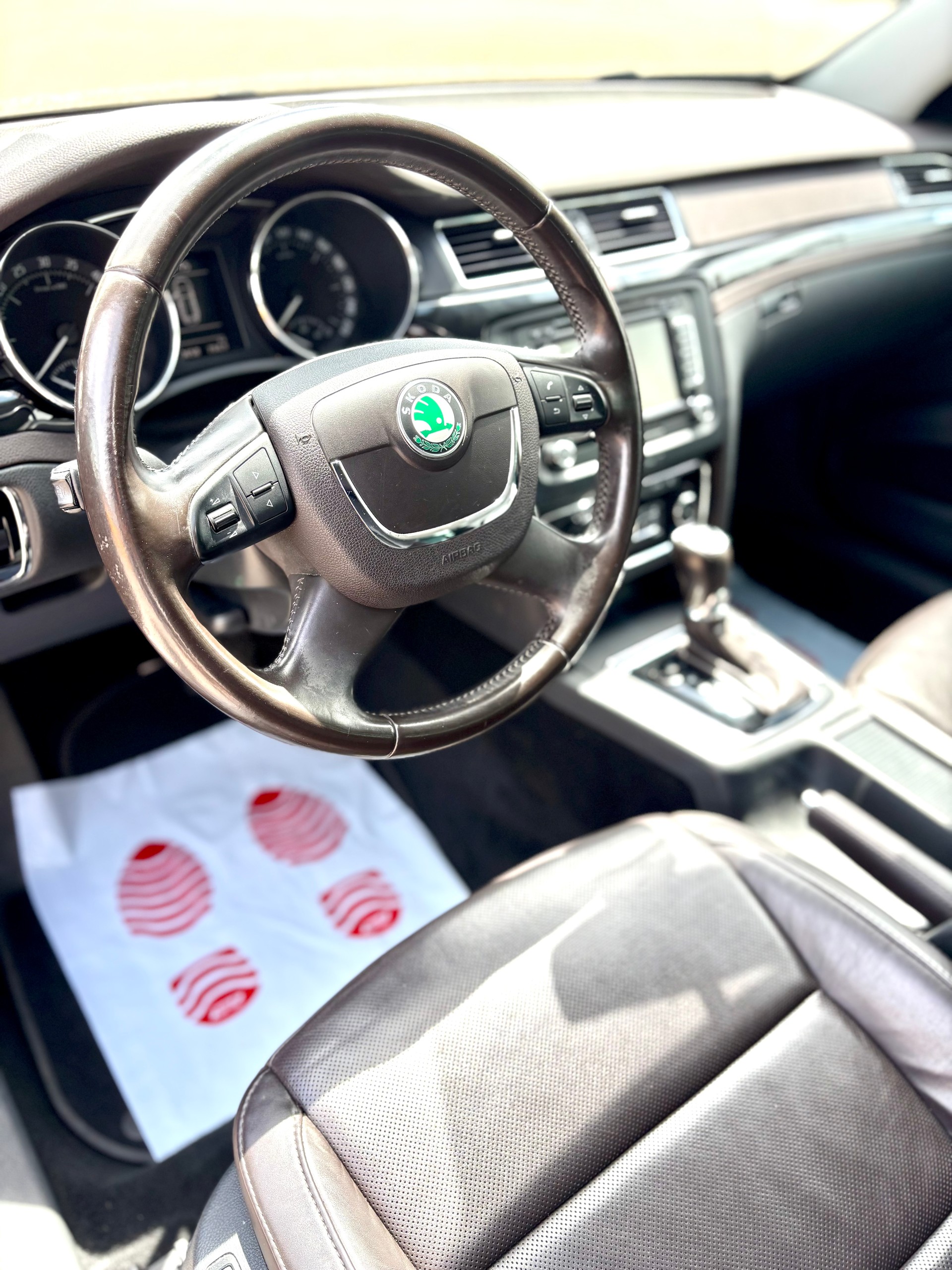 SKODA Superb Combi 2.0 TDi Laurin & Klement 4x4 DSG-image-11