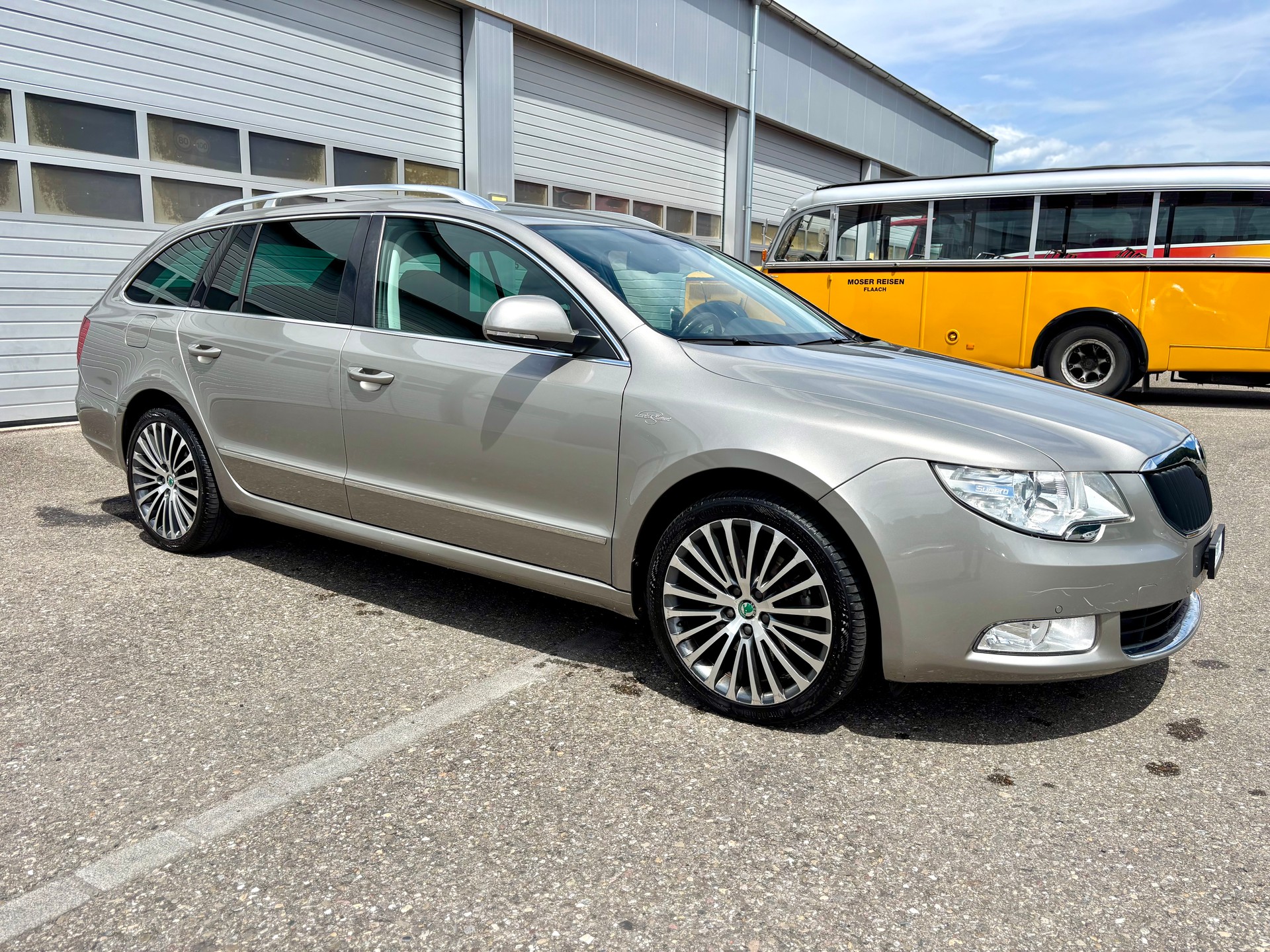 SKODA Superb Combi 2.0 TDi Laurin & Klement 4x4 DSG-showroom-element-2